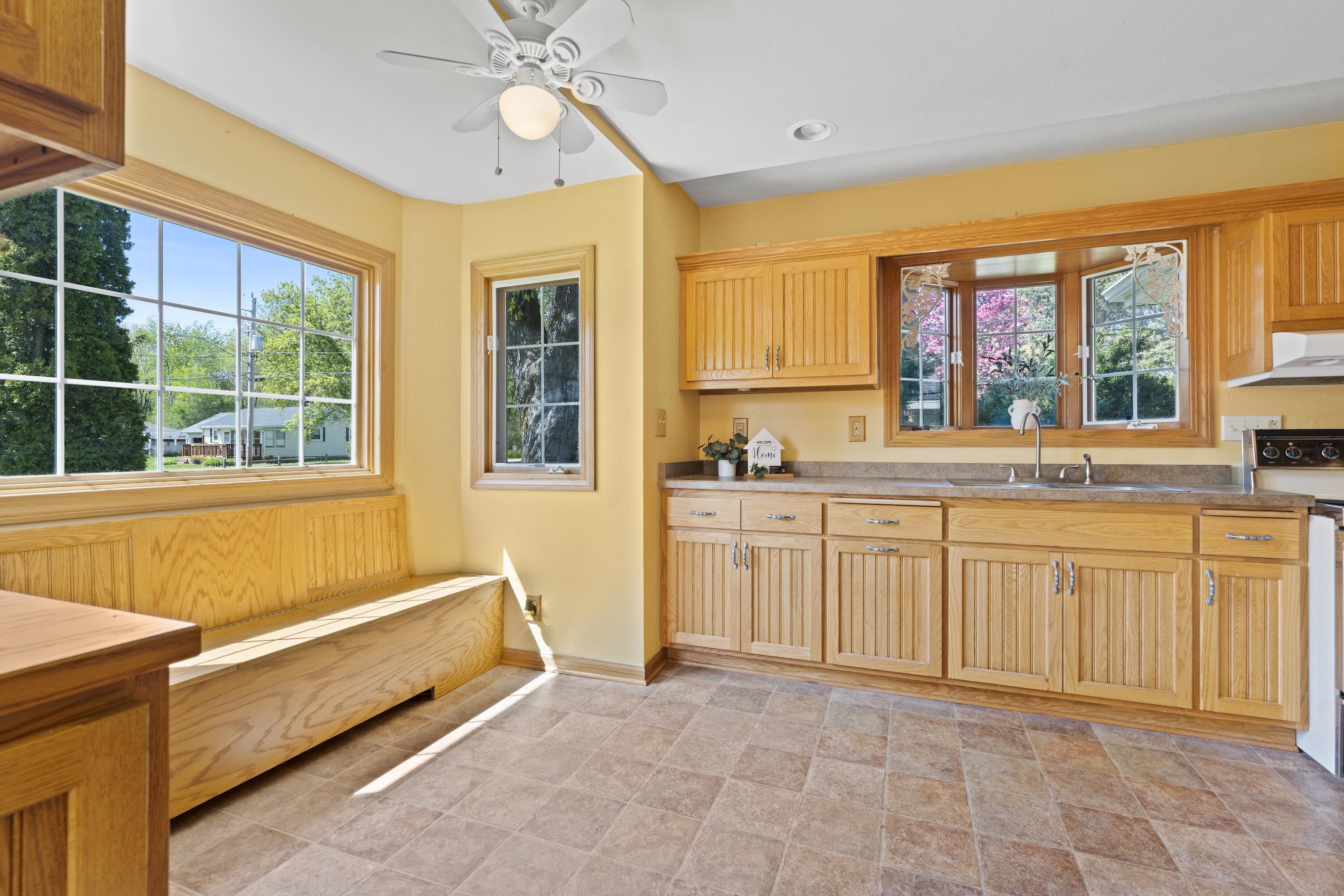 Wisconsin Lake Home for sale (MLS#: 1915544) at 3559  North Shore Dr, in Richfield, Wisconsin. (16 of 47)