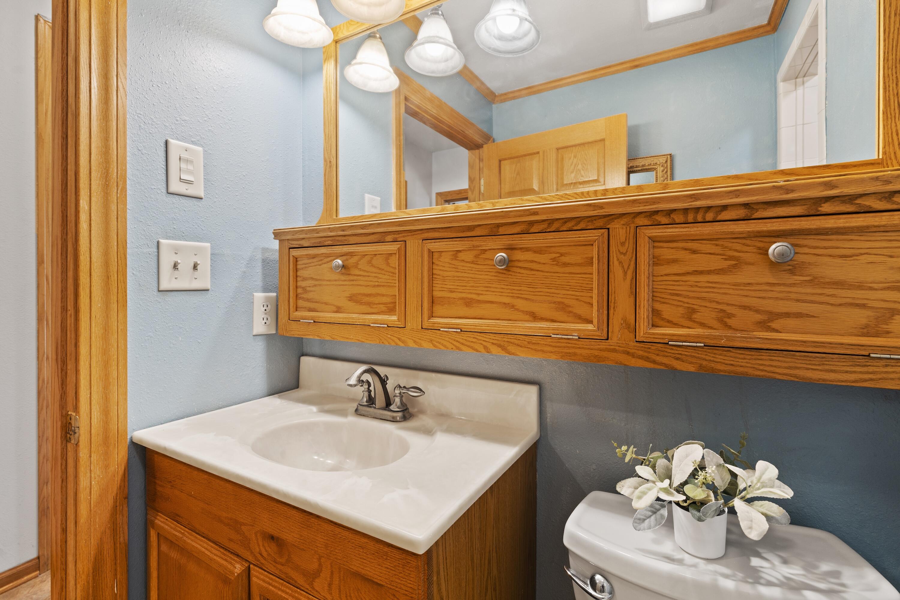 Wisconsin Lake Home for sale (MLS#: 1915544) at 3559  North Shore Dr, in Richfield, Wisconsin. (25 of 47)