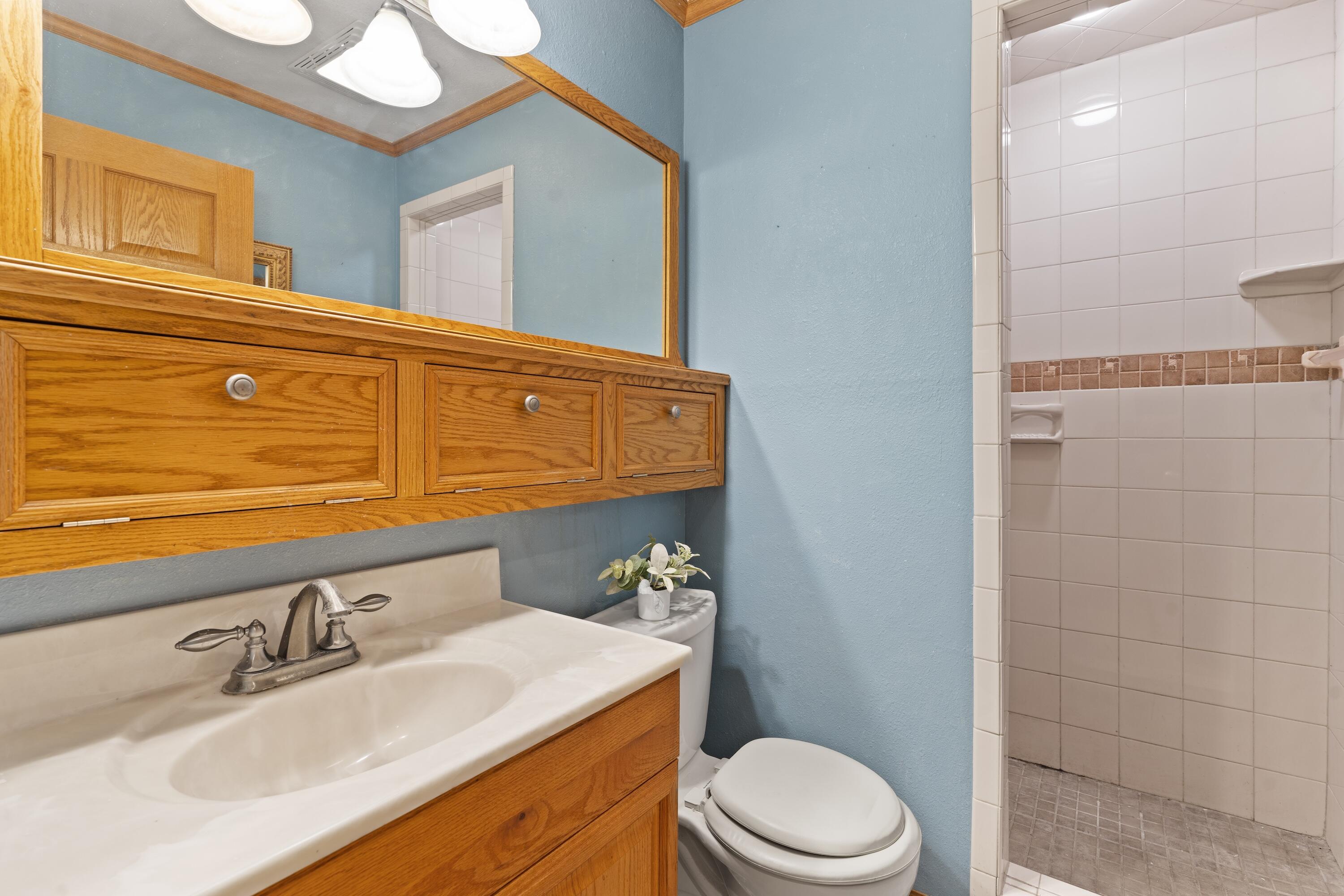 Wisconsin Lake Home for sale (MLS#: 1915544) at 3559  North Shore Dr, in Richfield, Wisconsin. (26 of 47)