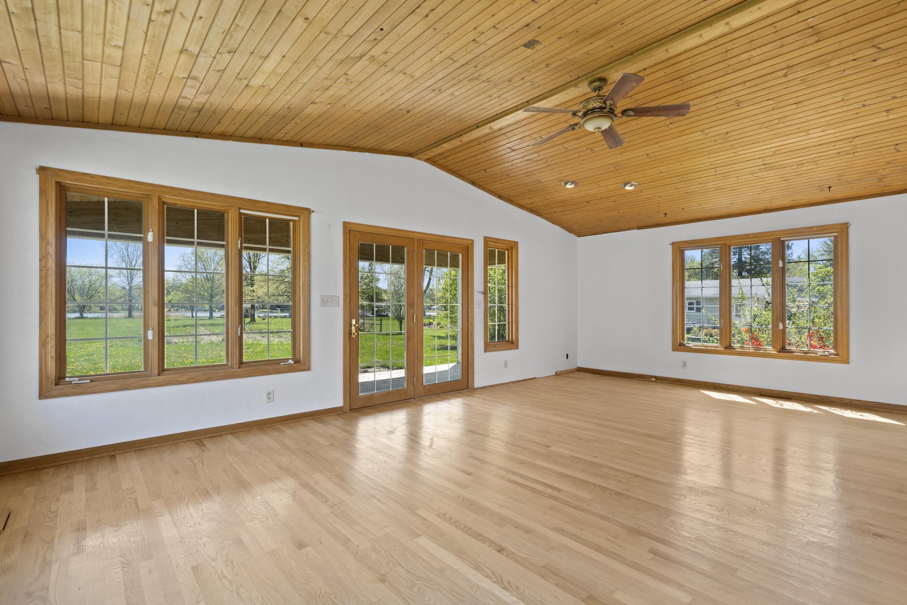 Wisconsin Lake Home for sale (MLS#: 1915544) at 3559  North Shore Dr, in Richfield, Wisconsin. (9 of 47)