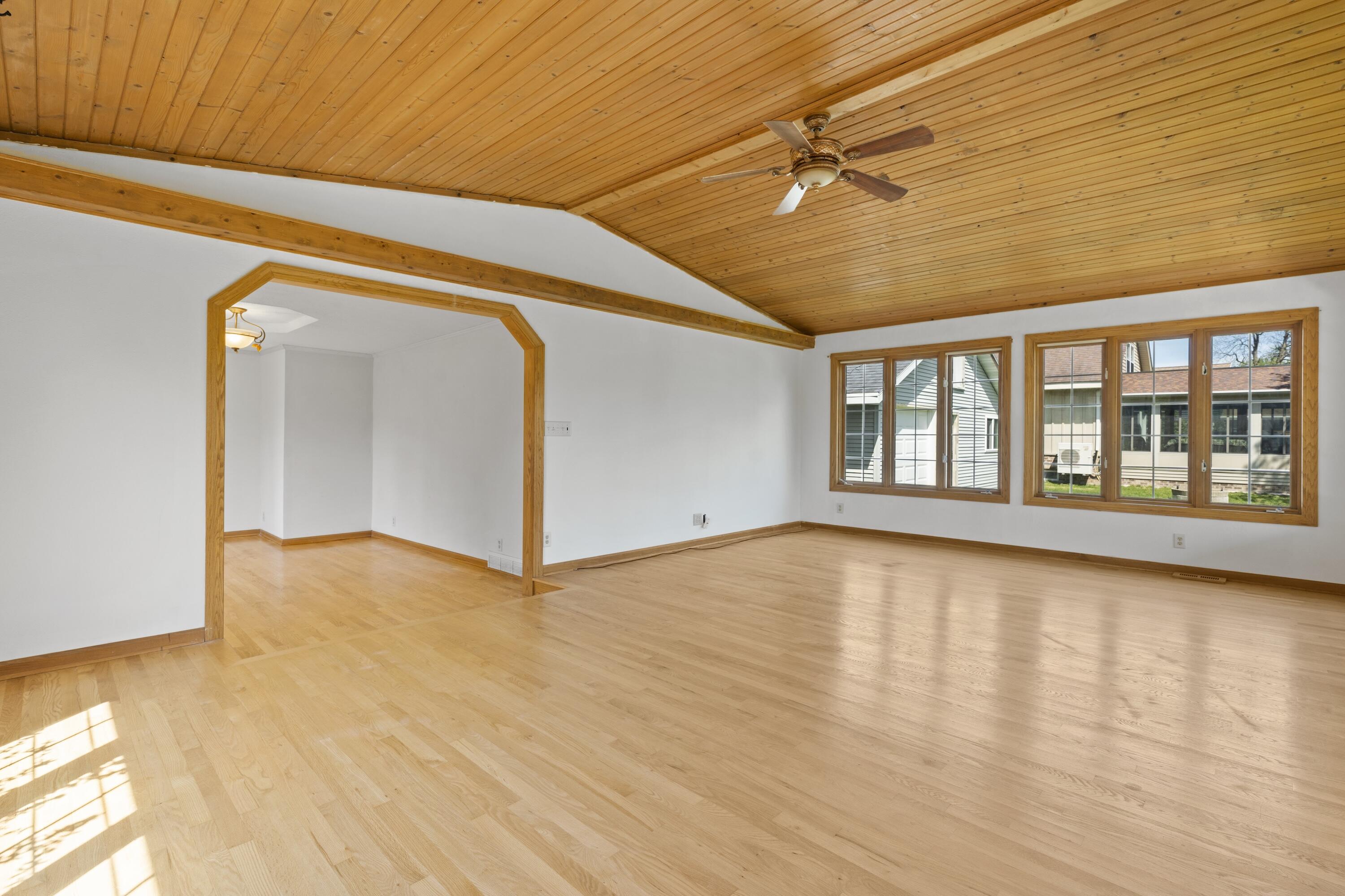 Wisconsin Lake Home for sale (MLS#: 1915544) at 3559  North Shore Dr, in Richfield, Wisconsin. (10 of 47)