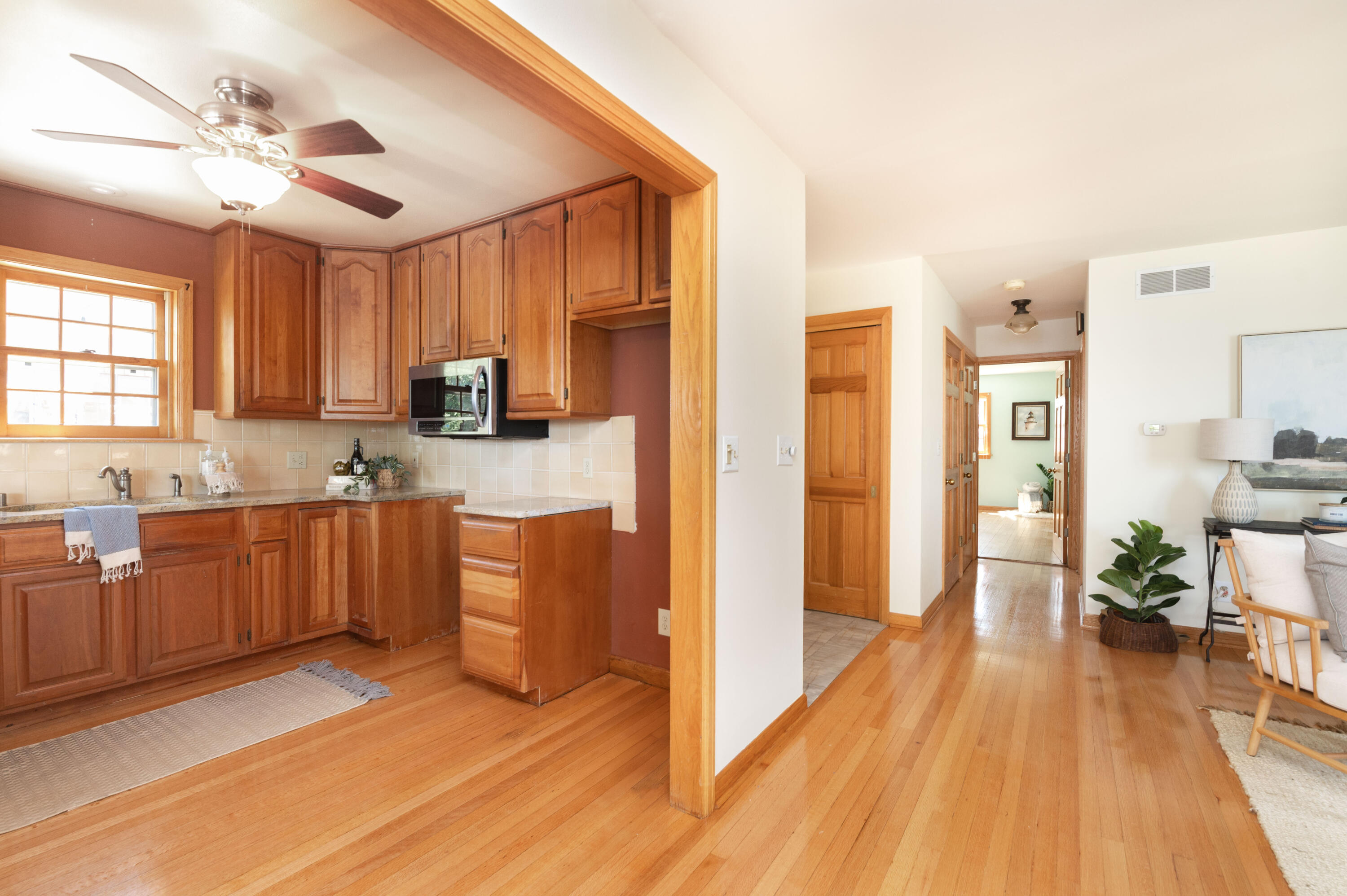 Wisconsin Lake Home for sale (MLS#: 1915571) at W347N5904  Lake Dr, in Oconomowoc, Wisconsin. (18 of 43)