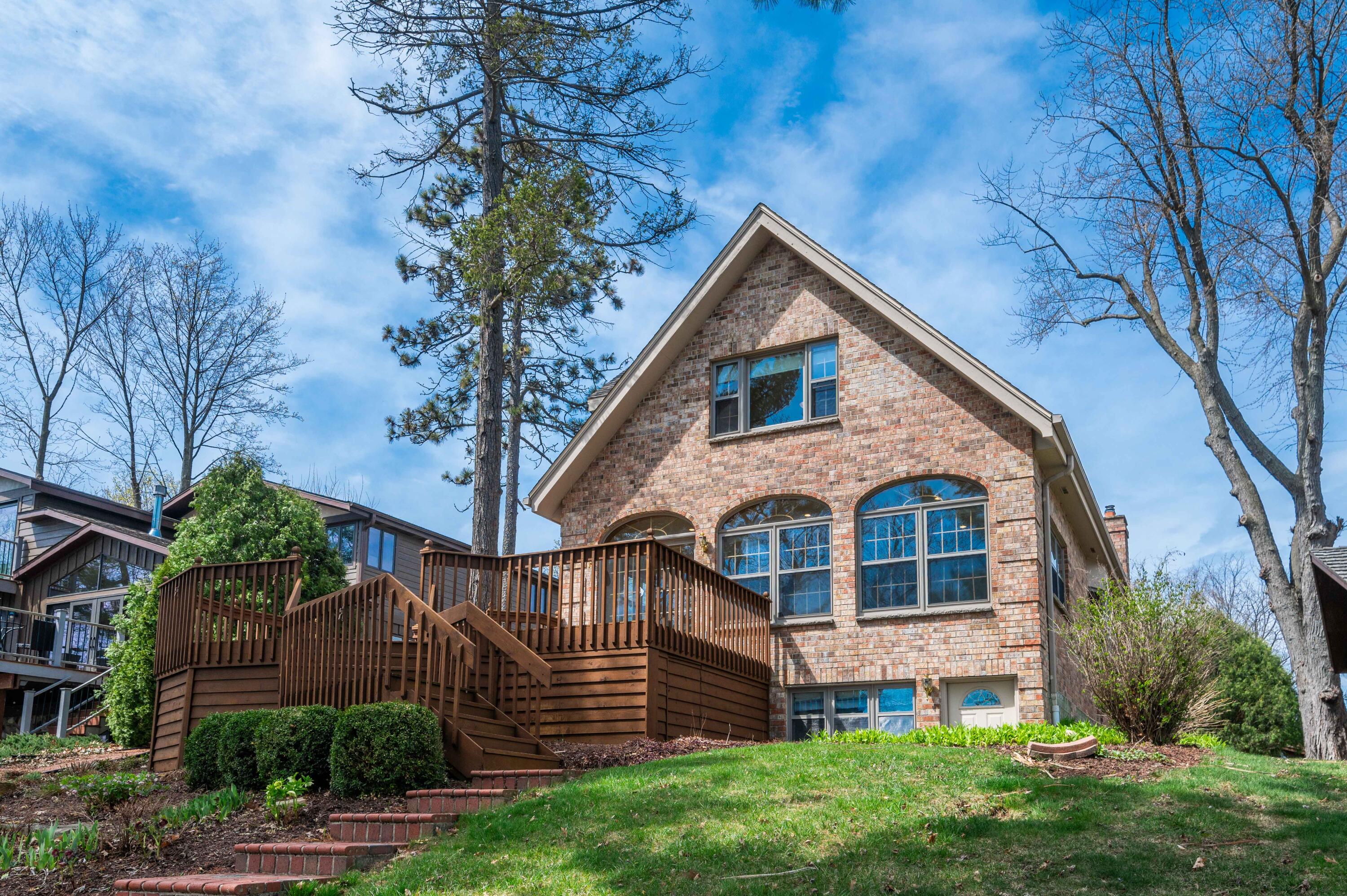 Wisconsin Lake Home for sale (MLS#: 1915571) at W347N5904  Lake Dr, in Oconomowoc, Wisconsin. (21 of 43)