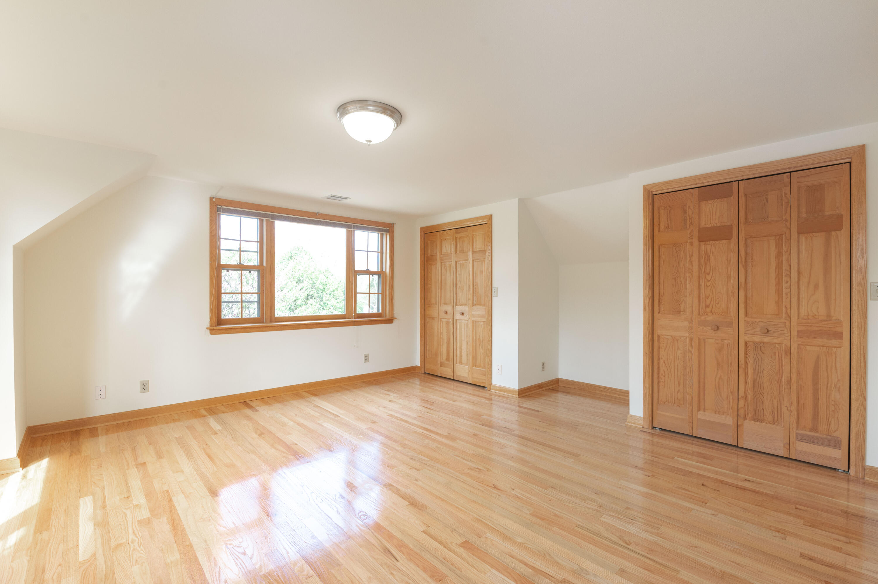 Wisconsin Lake Home for sale (MLS#: 1915571) at W347N5904  Lake Dr, in Oconomowoc, Wisconsin. (24 of 43)