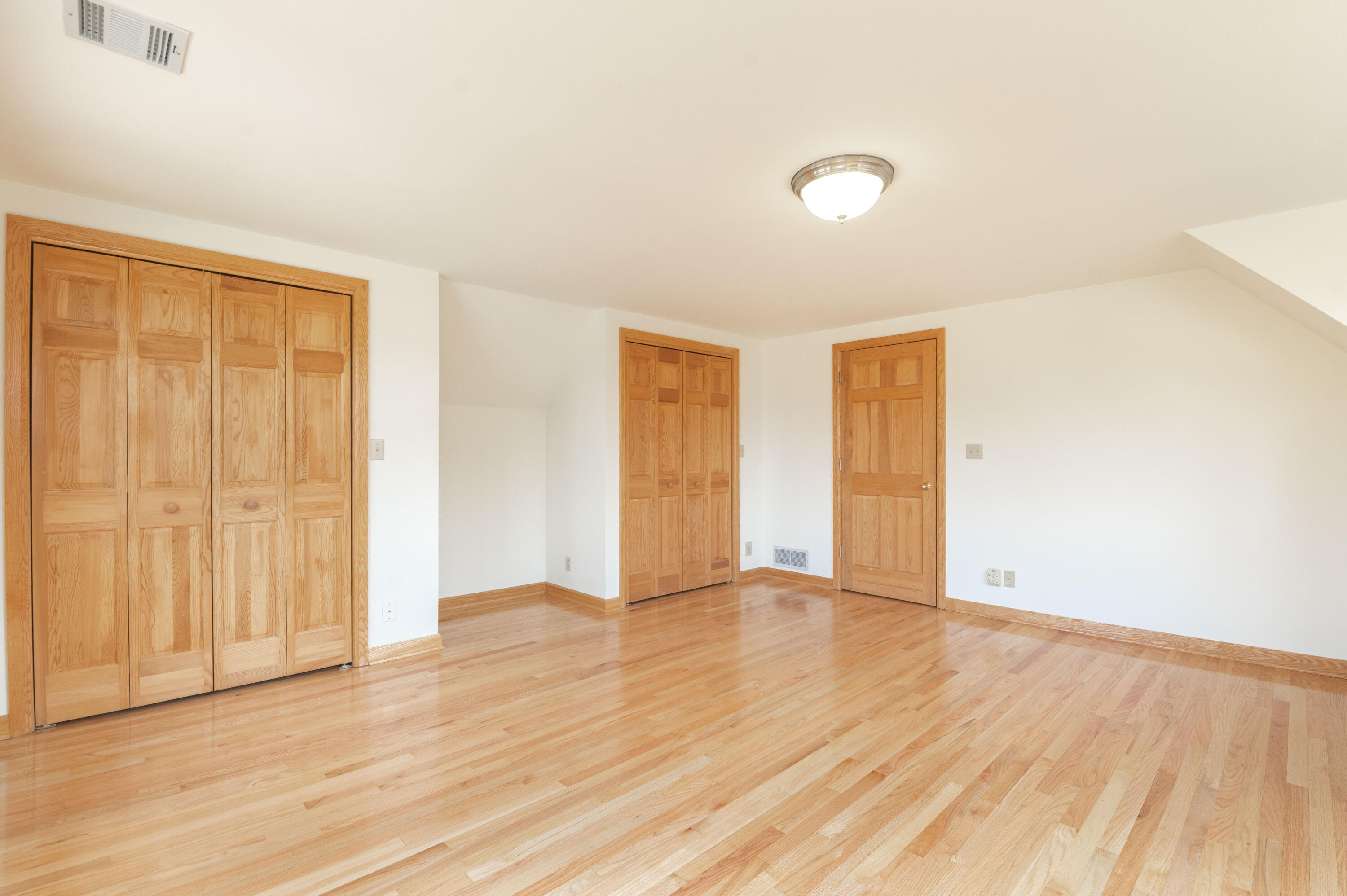Wisconsin Lake Home for sale (MLS#: 1915571) at W347N5904  Lake Dr, in Oconomowoc, Wisconsin. (25 of 43)