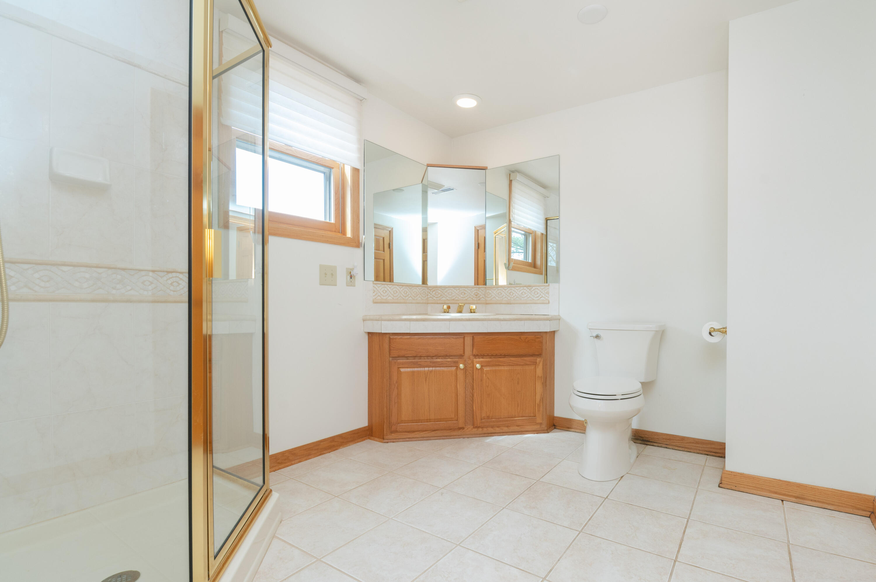 Wisconsin Lake Home for sale (MLS#: 1915571) at W347N5904  Lake Dr, in Oconomowoc, Wisconsin. (26 of 43)