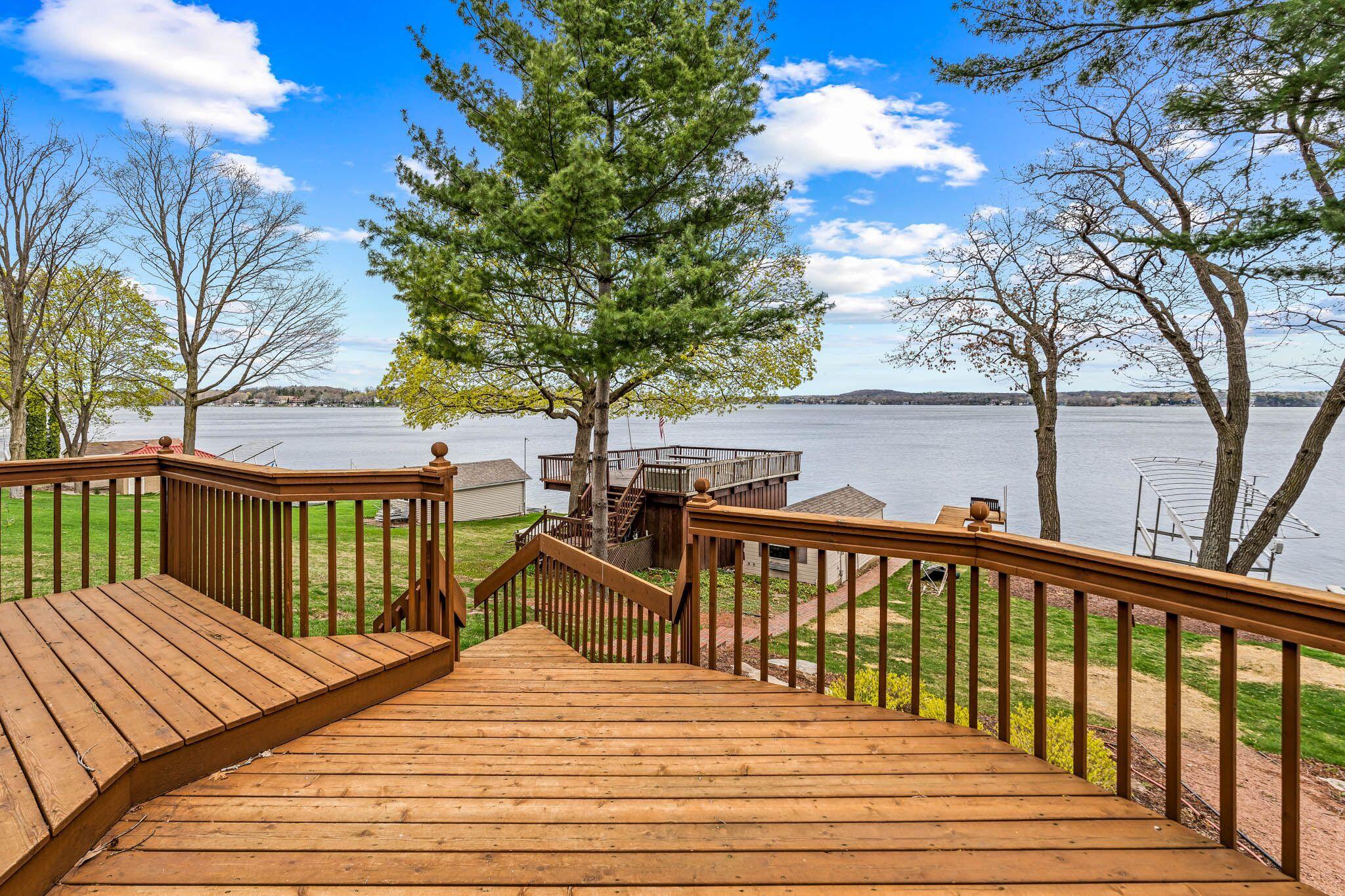 Wisconsin Lake Home for sale (MLS#: 1915571) at W347N5904  Lake Dr, in Oconomowoc, Wisconsin. (28 of 43)