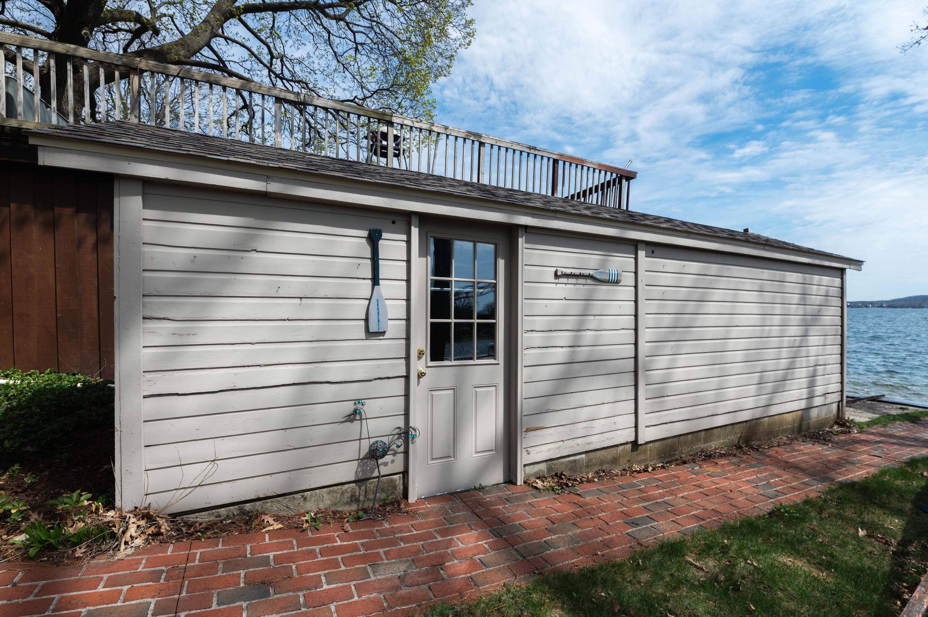 Wisconsin Lake Home for sale (MLS#: 1915571) at W347N5904  Lake Dr, in Oconomowoc, Wisconsin. (31 of 43)
