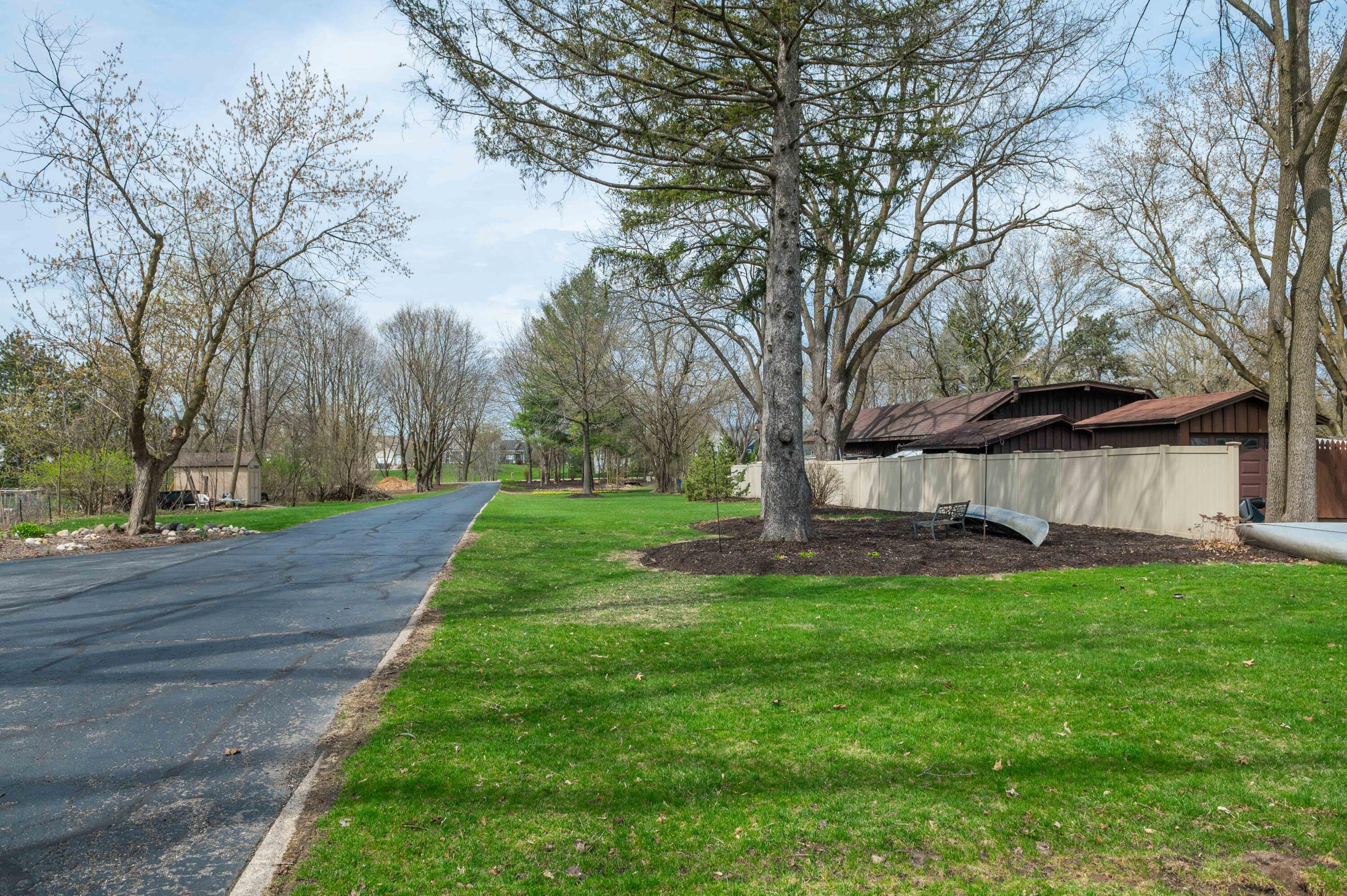 Wisconsin Lake Home for sale (MLS#: 1915571) at W347N5904  Lake Dr, in Oconomowoc, Wisconsin. (37 of 43)