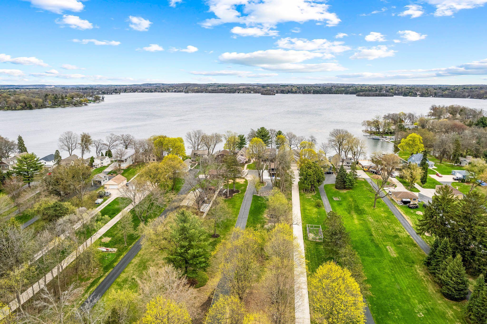 Wisconsin Lake Home for sale (MLS#: 1915571) at W347N5904  Lake Dr, in Oconomowoc, Wisconsin. (41 of 43)