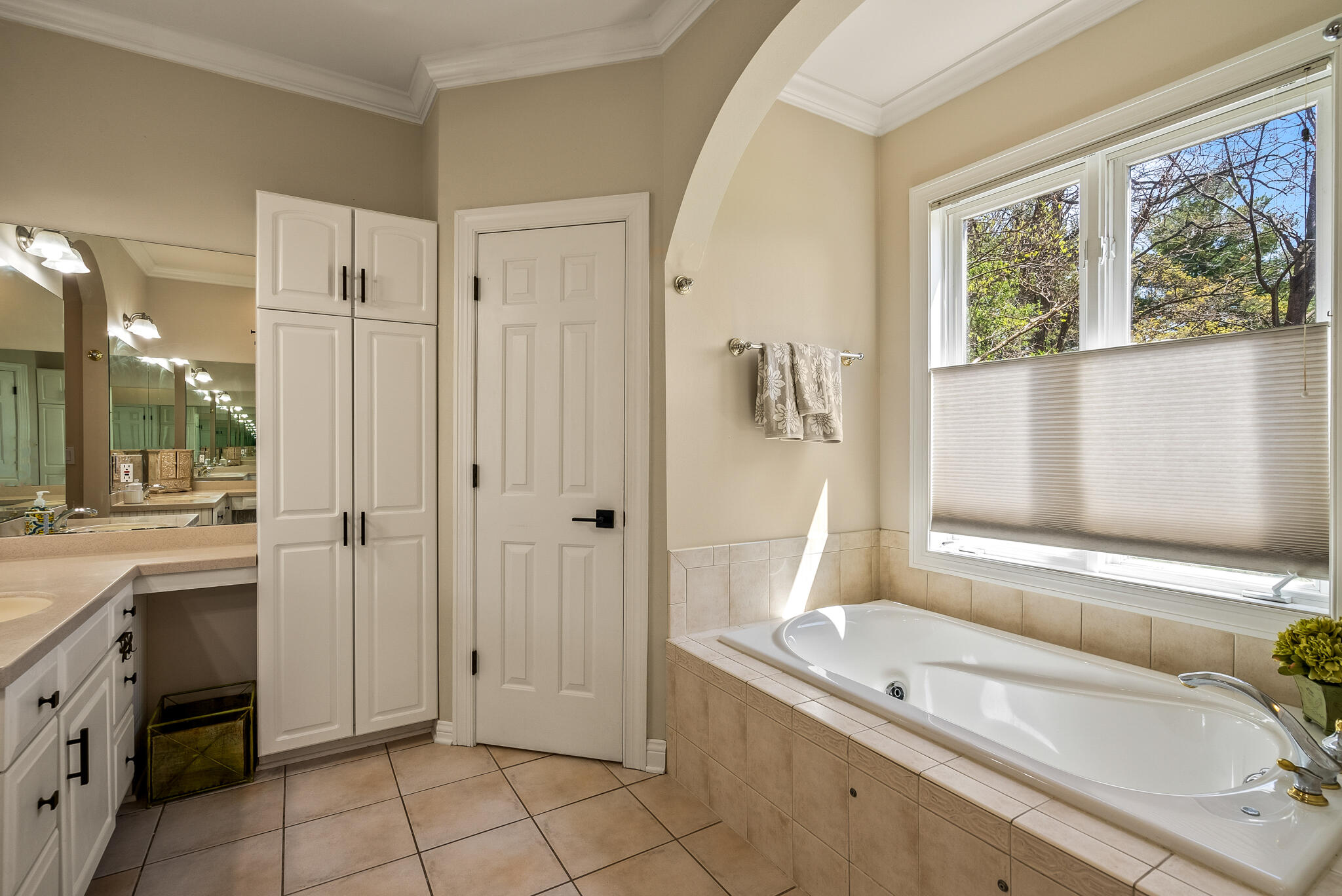 Wisconsin Lake Home for sale (MLS#: 1915626) at 130  Monastery Hill Dr, in Lac La Belle, Wisconsin. (22 of 57)