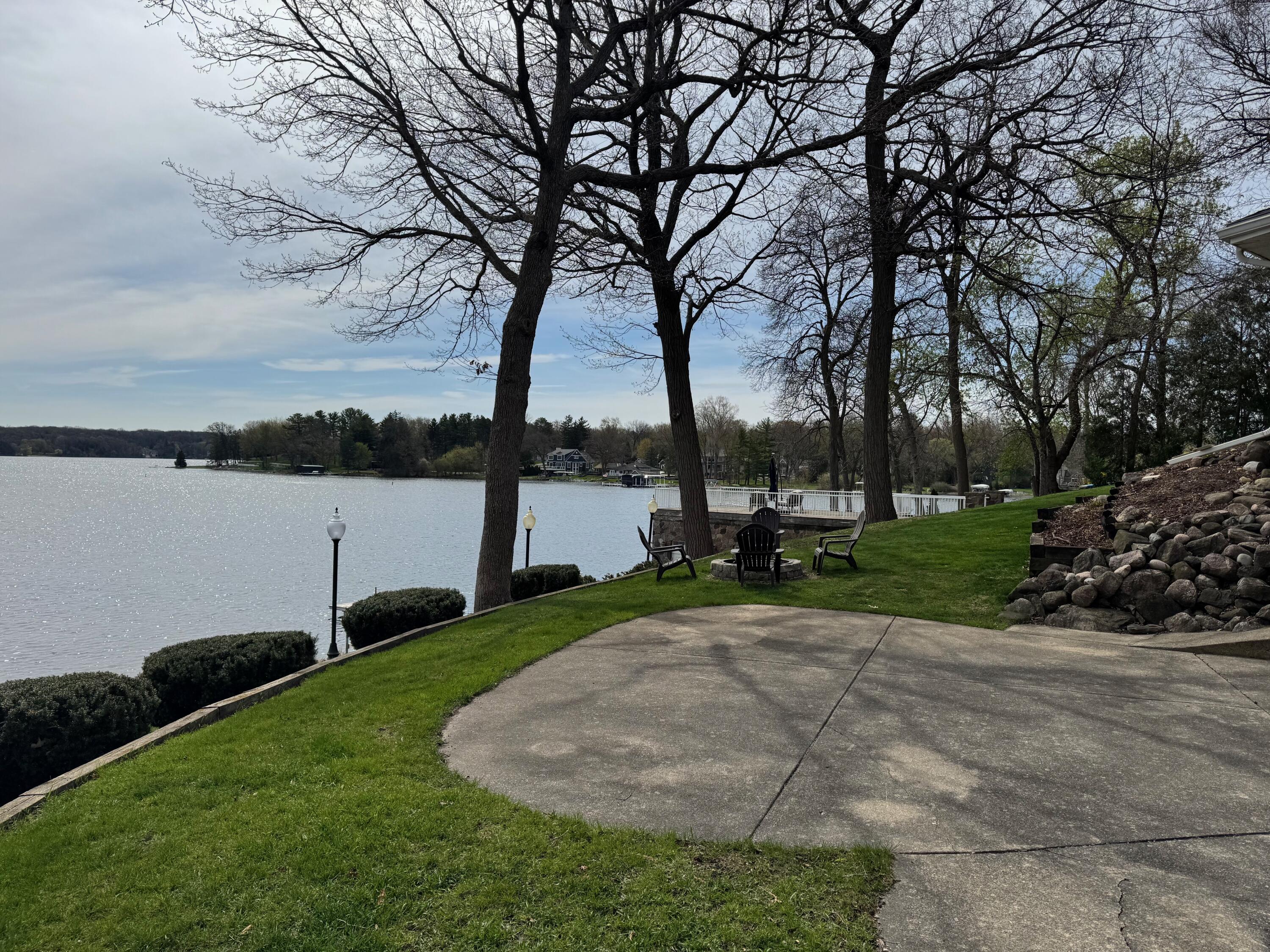 Wisconsin Lake Home for sale (MLS#: 1915758) at 900  Hawks Hollow -, in Delafield, Wisconsin. (7 of 68)