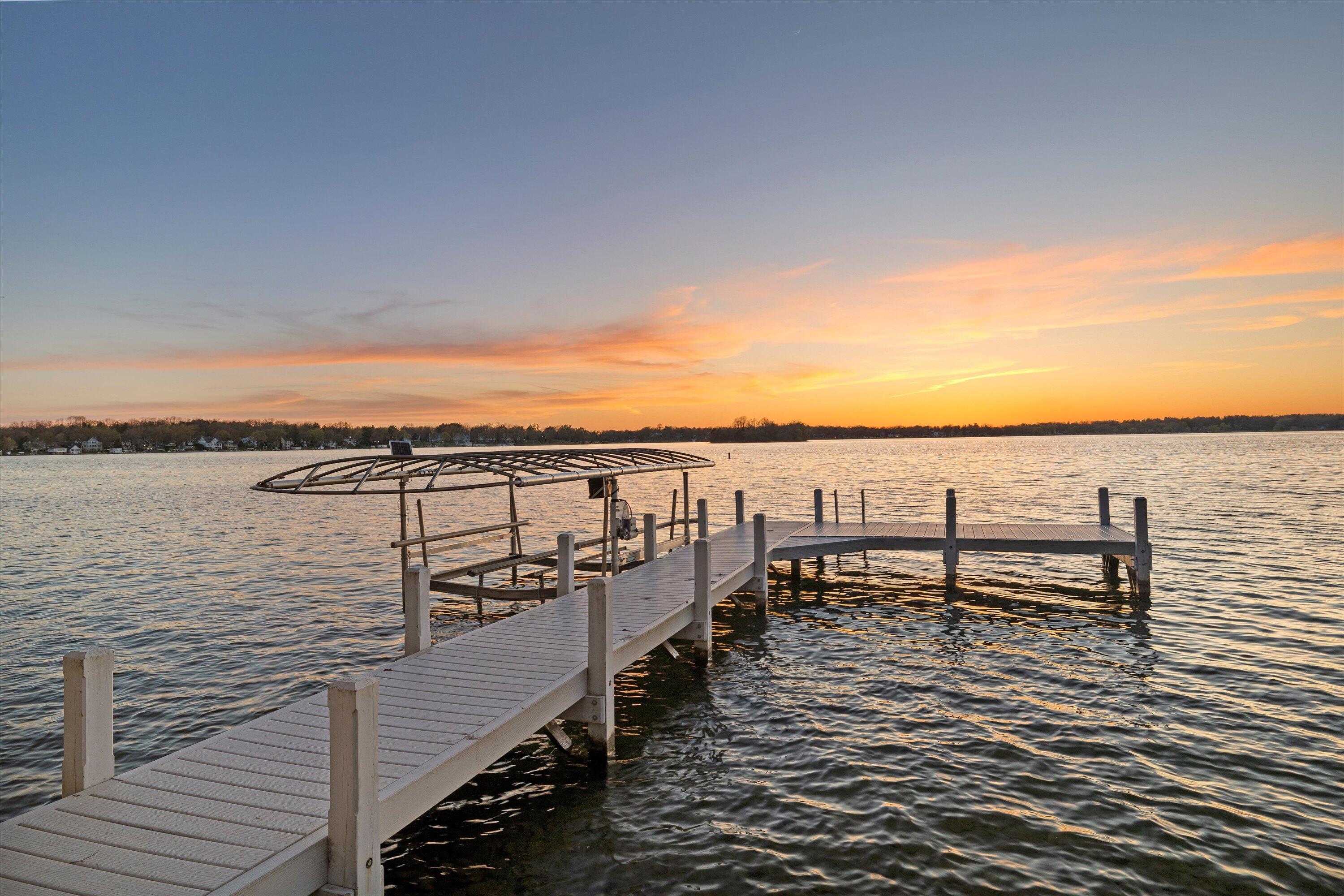 Wisconsin Lake Home for sale (MLS#: 1915798) at 1347  Mariner Dr, in Delafield, Wisconsin. (4 of 76)