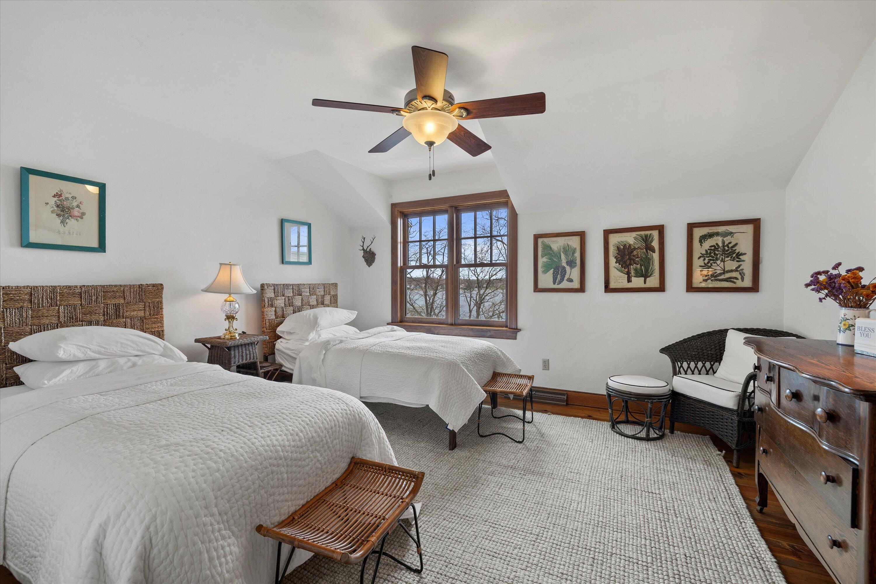 Wisconsin Lake Home for sale (MLS#: 1915798) at 1347  Mariner Dr, in Delafield, Wisconsin. (38 of 76)
