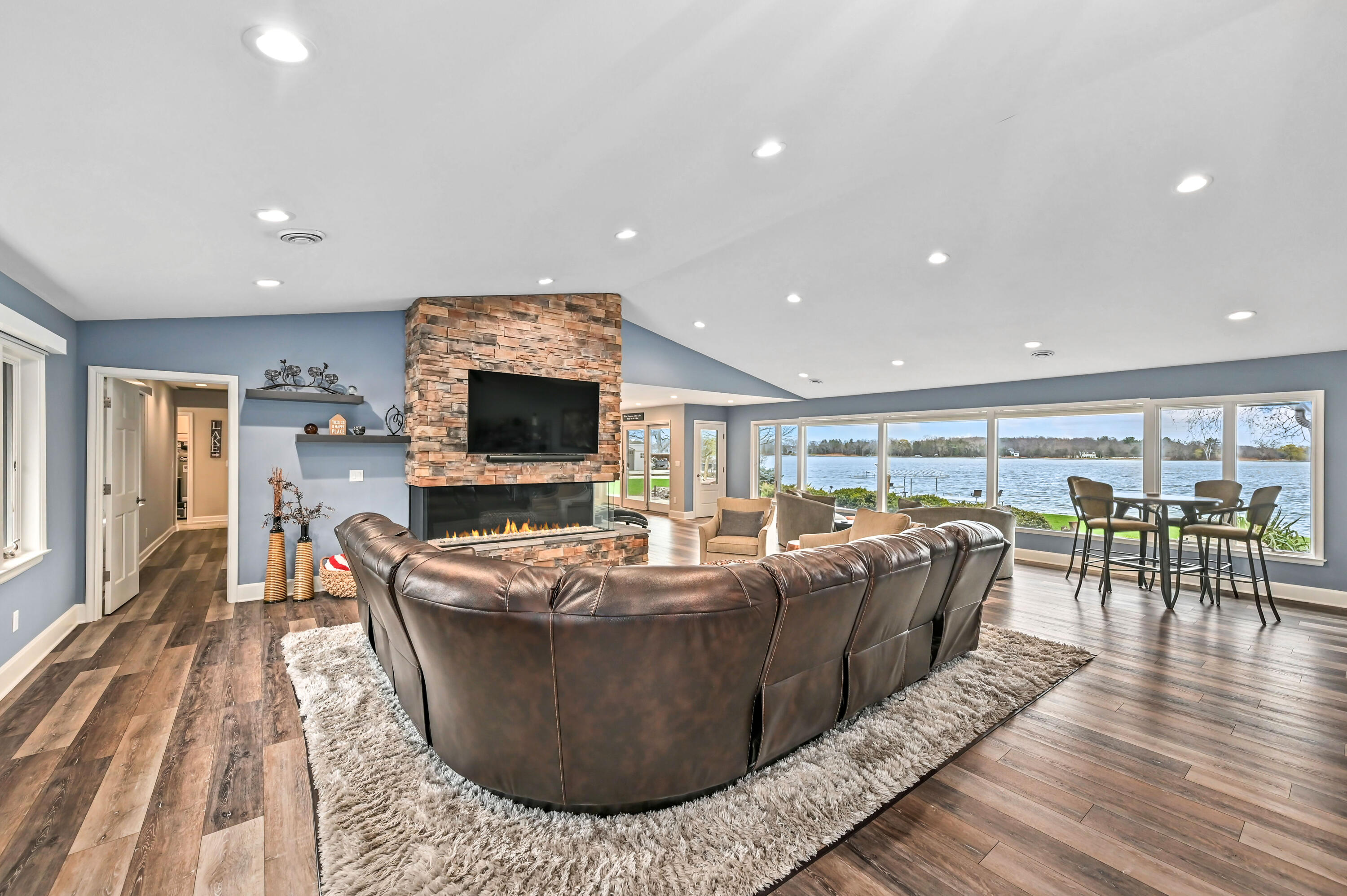 Wisconsin Lake Home for sale (MLS#: 1915806) at 1620 N Dousman Rd, in Summit, Wisconsin. (12 of 40)