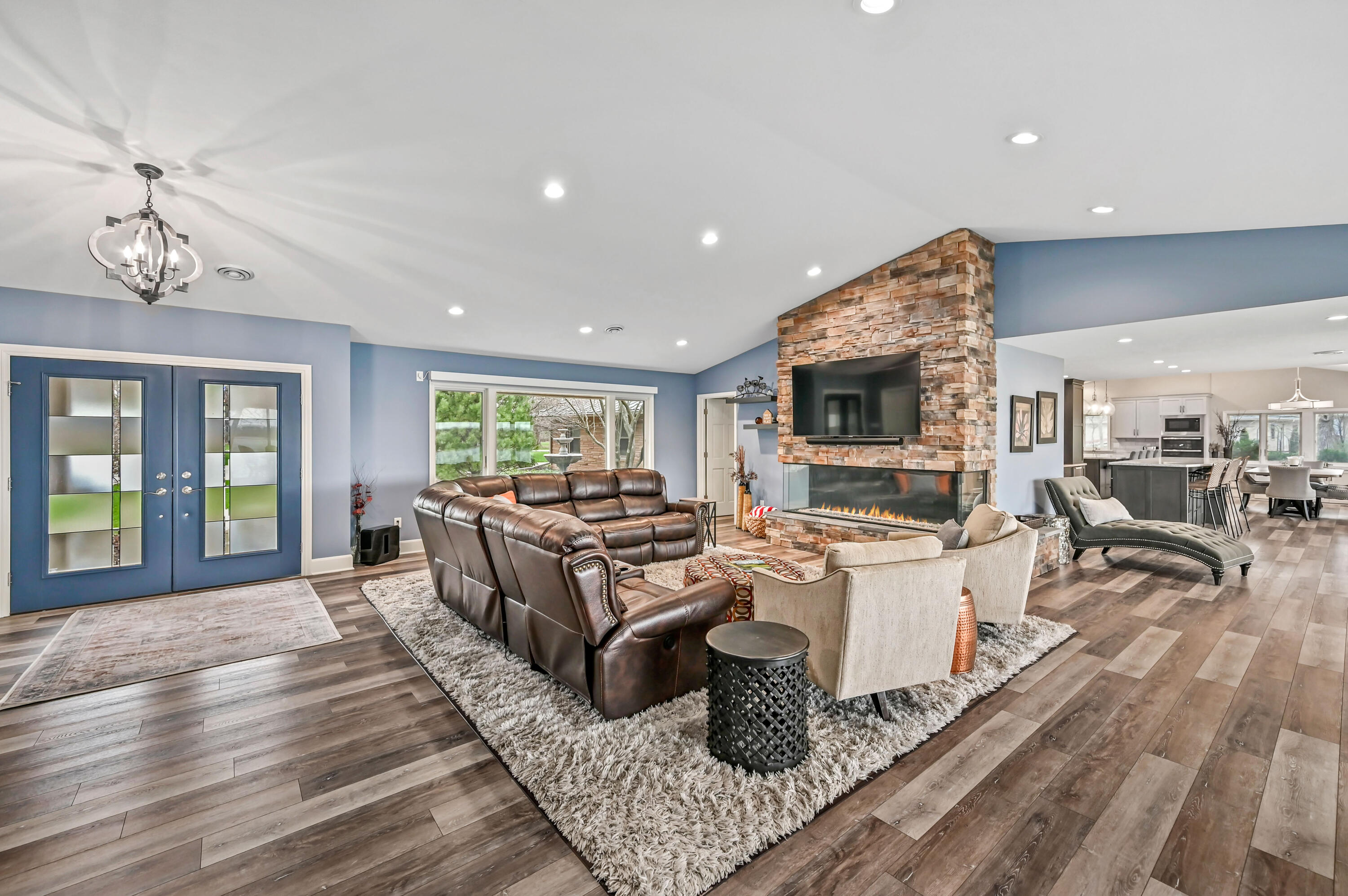Wisconsin Lake Home for sale (MLS#: 1915806) at 1620 N Dousman Rd, in Summit, Wisconsin. (13 of 40)