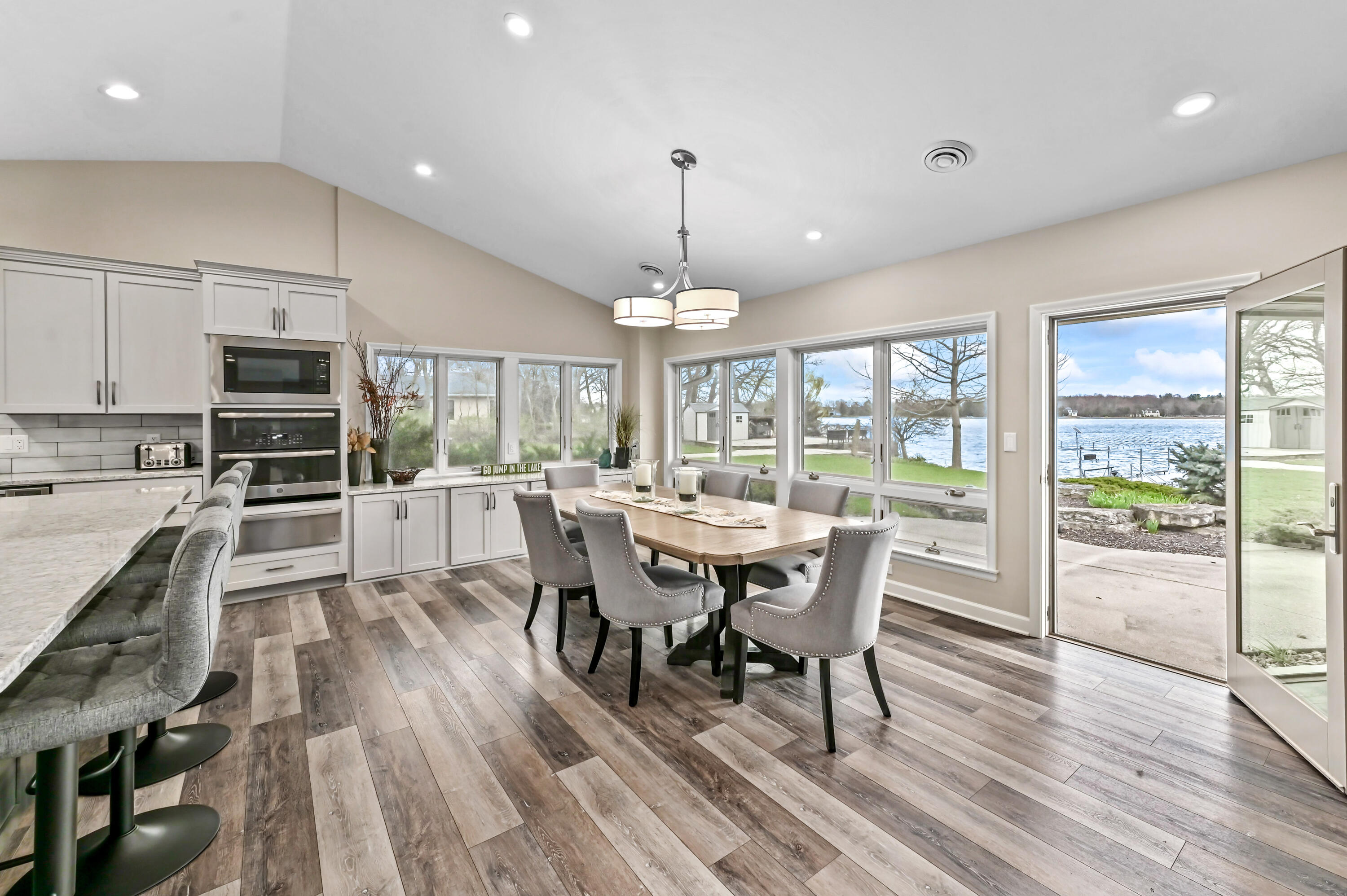 Wisconsin Lake Home for sale (MLS#: 1915806) at 1620 N Dousman Rd, in Summit, Wisconsin. (22 of 40)