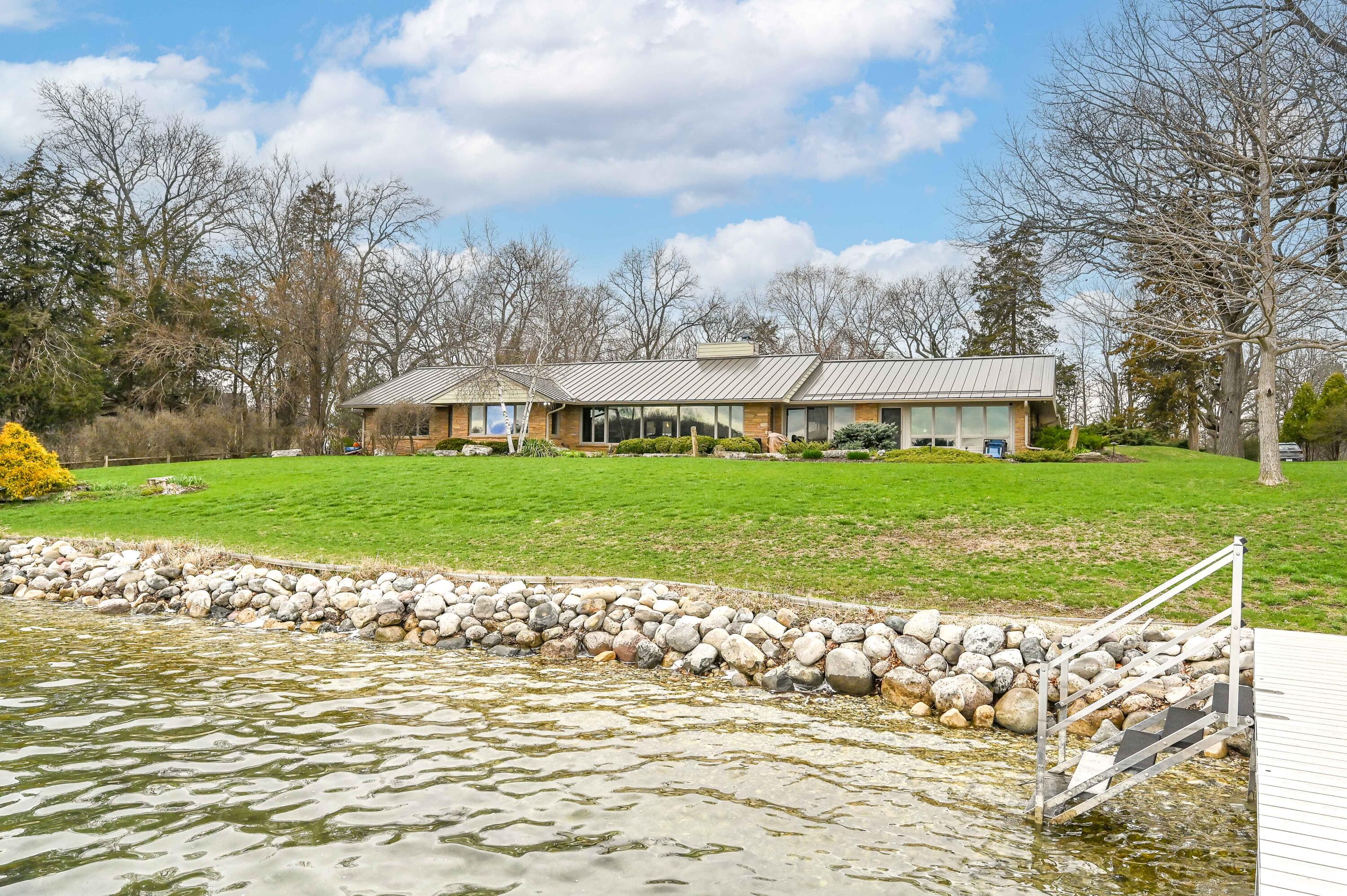 Wisconsin Lake Home for sale (MLS#: 1915806) at 1620 N Dousman Rd, in Summit, Wisconsin. (8 of 40)