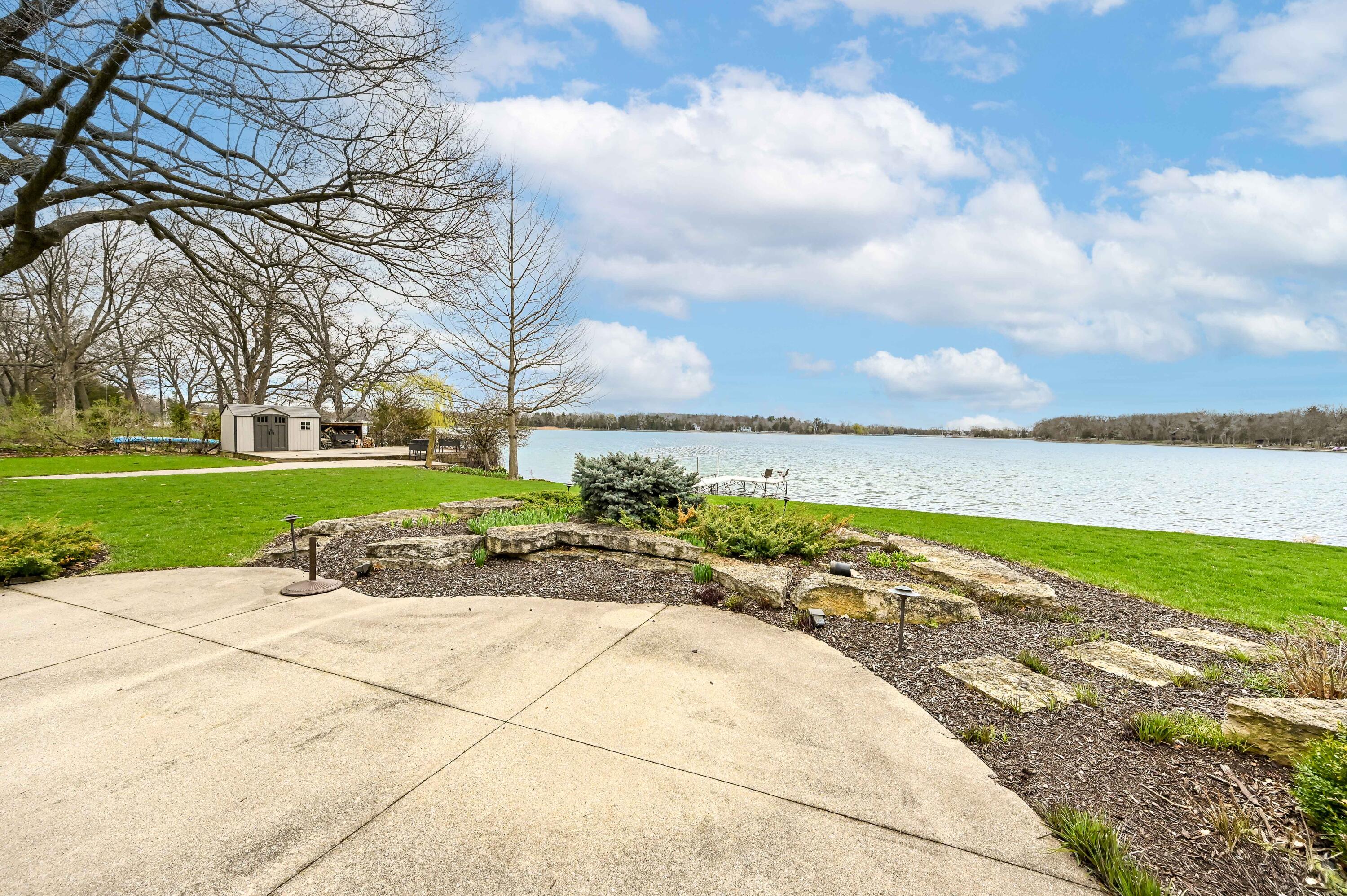 Wisconsin Lake Home for sale (MLS#: 1915806) at 1620 N Dousman Rd, in Summit, Wisconsin. (10 of 40)