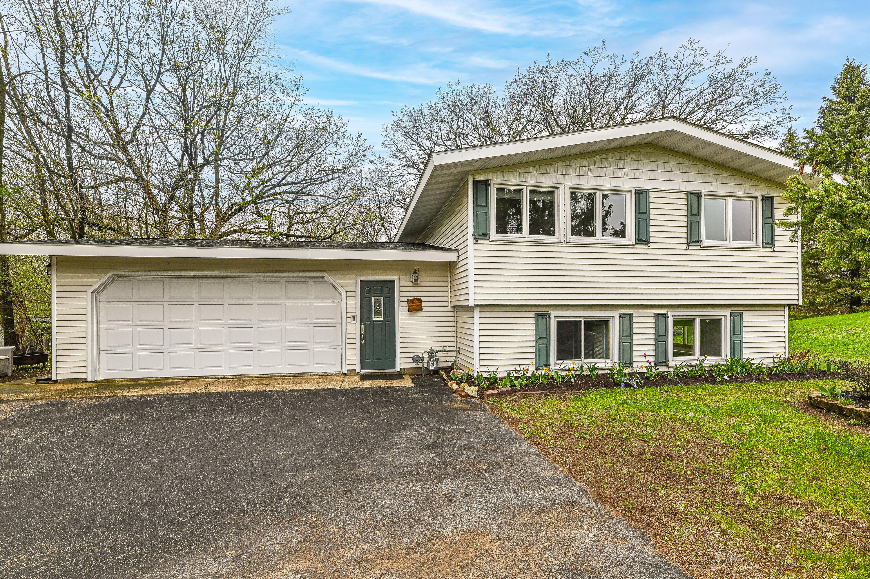 Wisconsin Lake Home for sale (MLS#: 1916140) at W4910  Oakwood Dr, in La Grange, Wisconsin. (4 of 35)