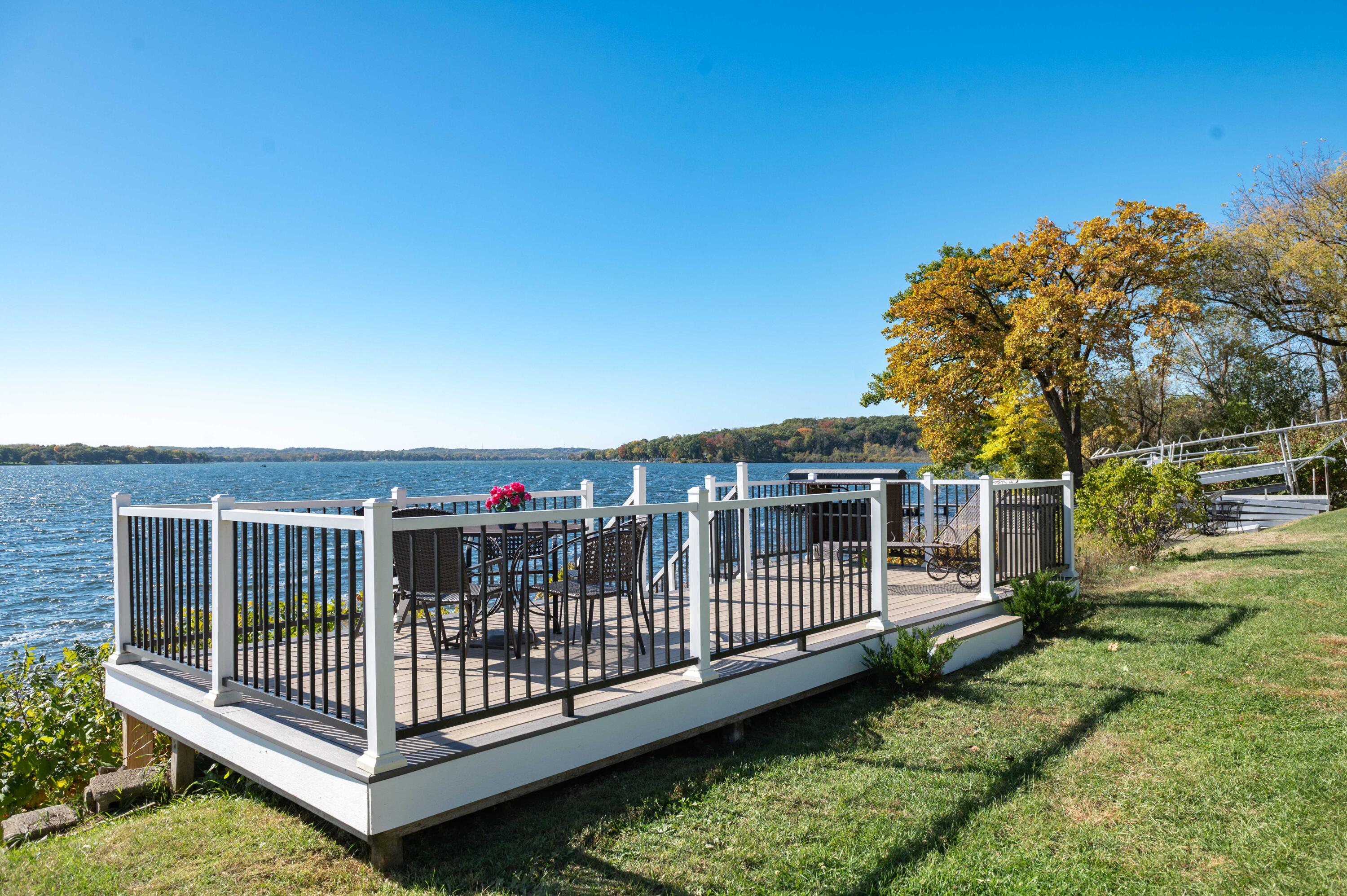 Wisconsin Lake Home for sale (MLS#: 1916145) at N39W27485  Hillside Grove Rd, in Pewaukee, Wisconsin. (14 of 44)