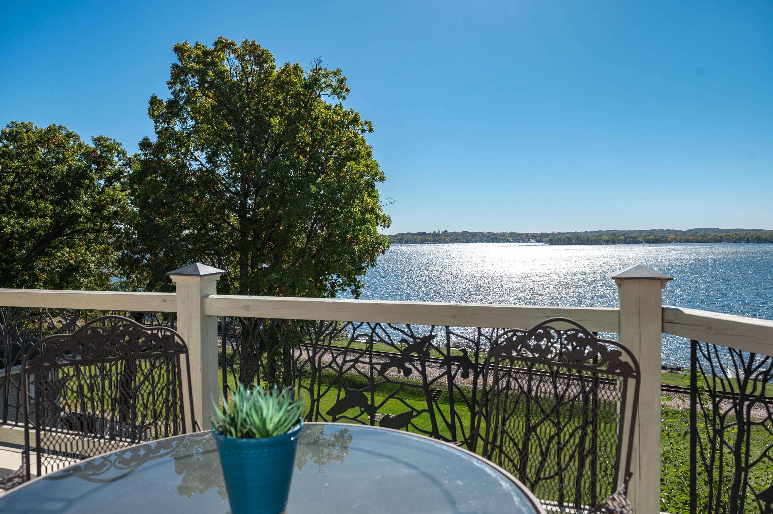 Wisconsin Lake Home for sale (MLS#: 1916145) at N39W27485  Hillside Grove Rd, in Pewaukee, Wisconsin. (19 of 44)