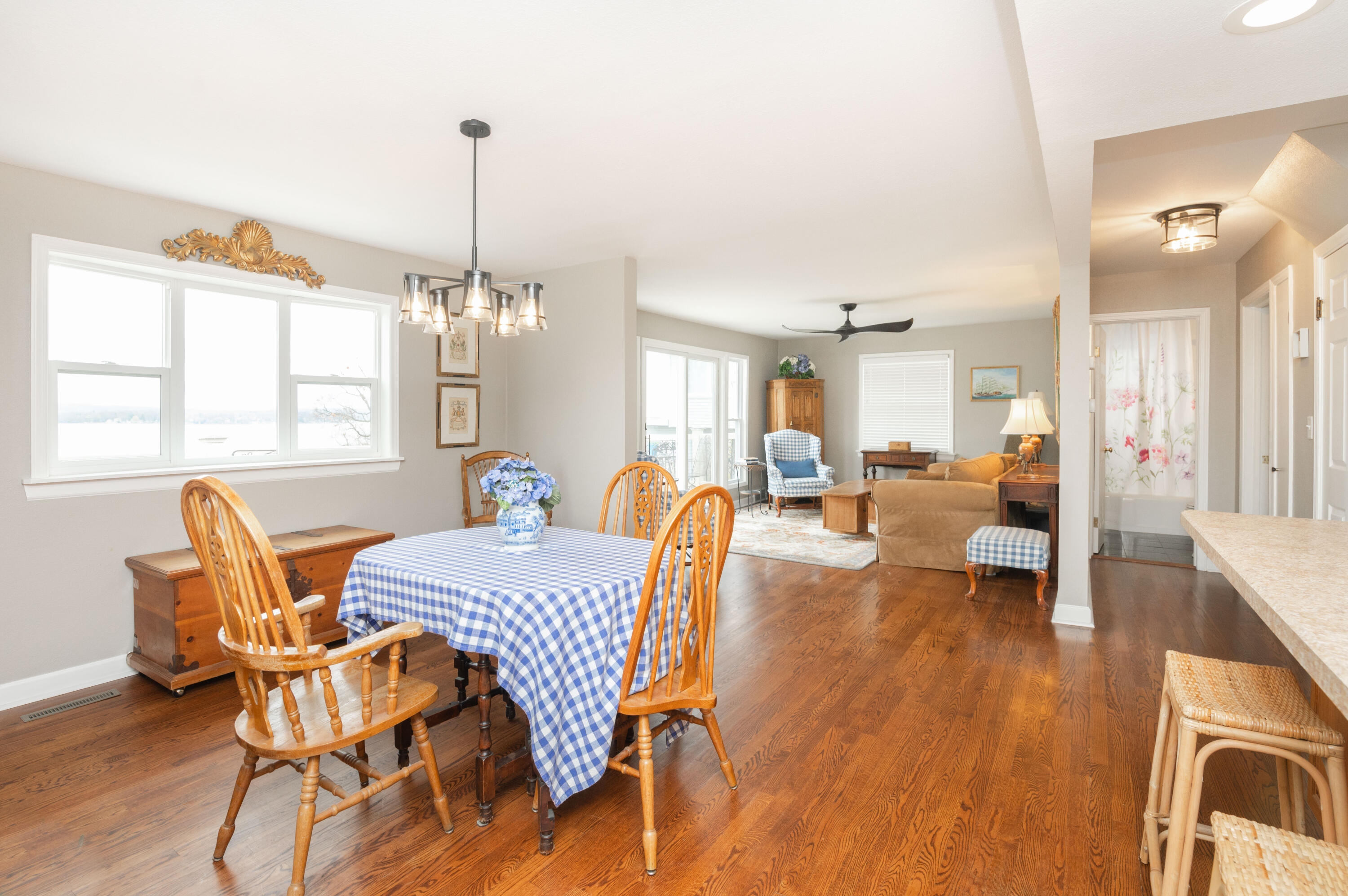 Wisconsin Lake Home for sale (MLS#: 1916145) at N39W27485  Hillside Grove Rd, in Pewaukee, Wisconsin. (20 of 44)
