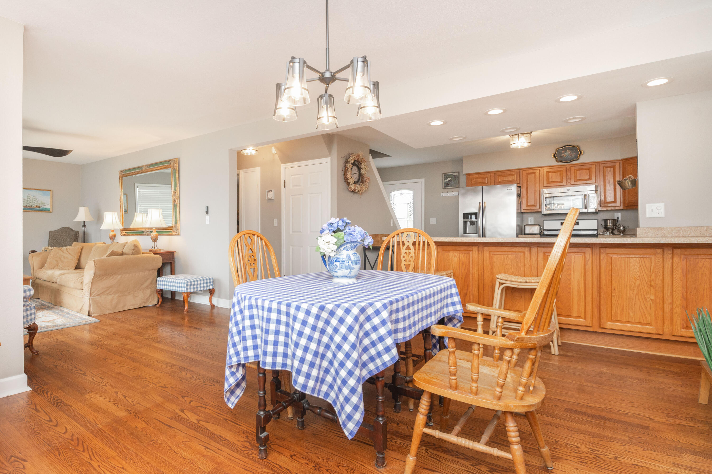 Wisconsin Lake Home for sale (MLS#: 1916145) at N39W27485  Hillside Grove Rd, in Pewaukee, Wisconsin. (22 of 44)
