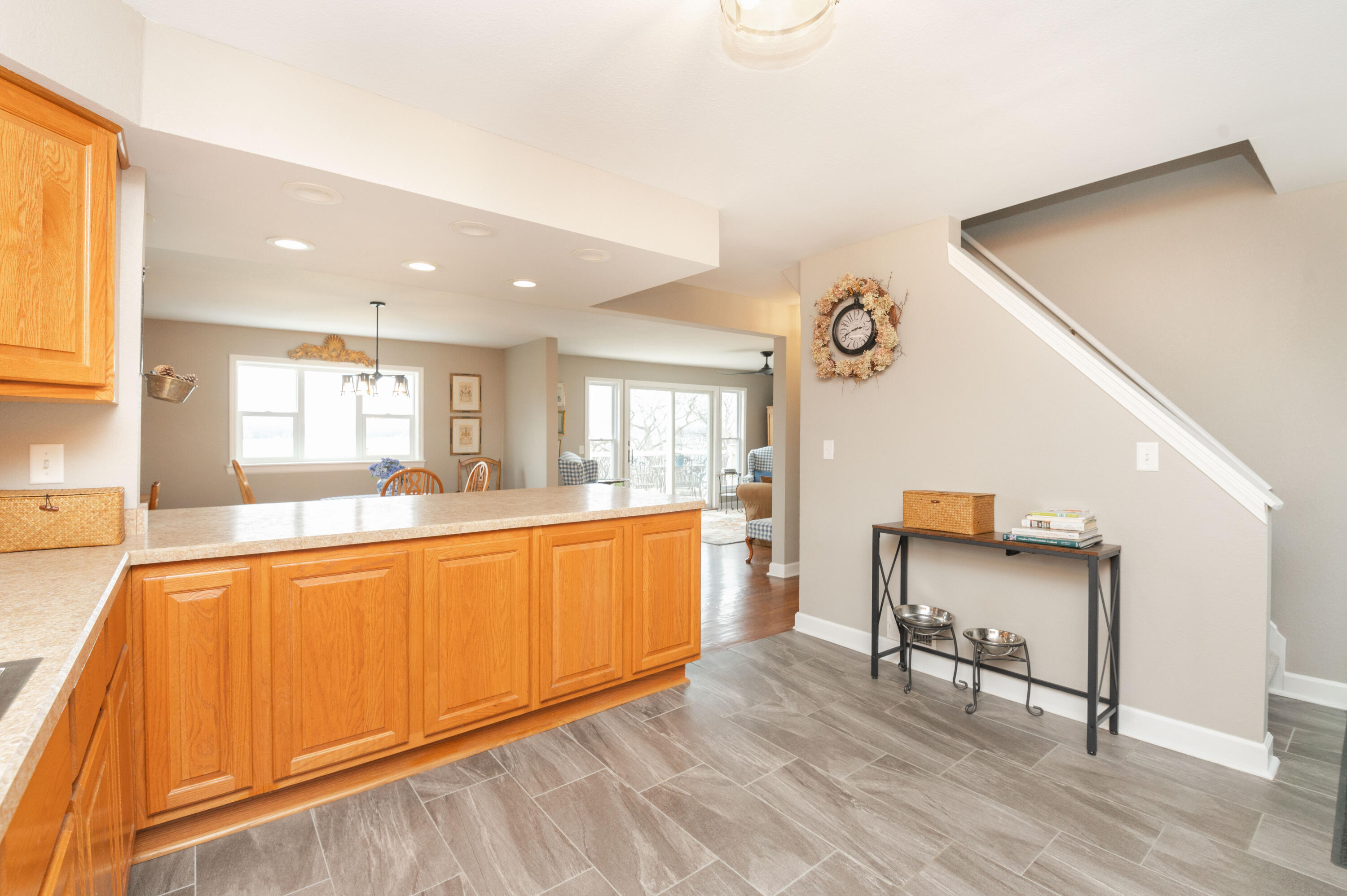 Wisconsin Lake Home for sale (MLS#: 1916145) at N39W27485  Hillside Grove Rd, in Pewaukee, Wisconsin. (23 of 44)