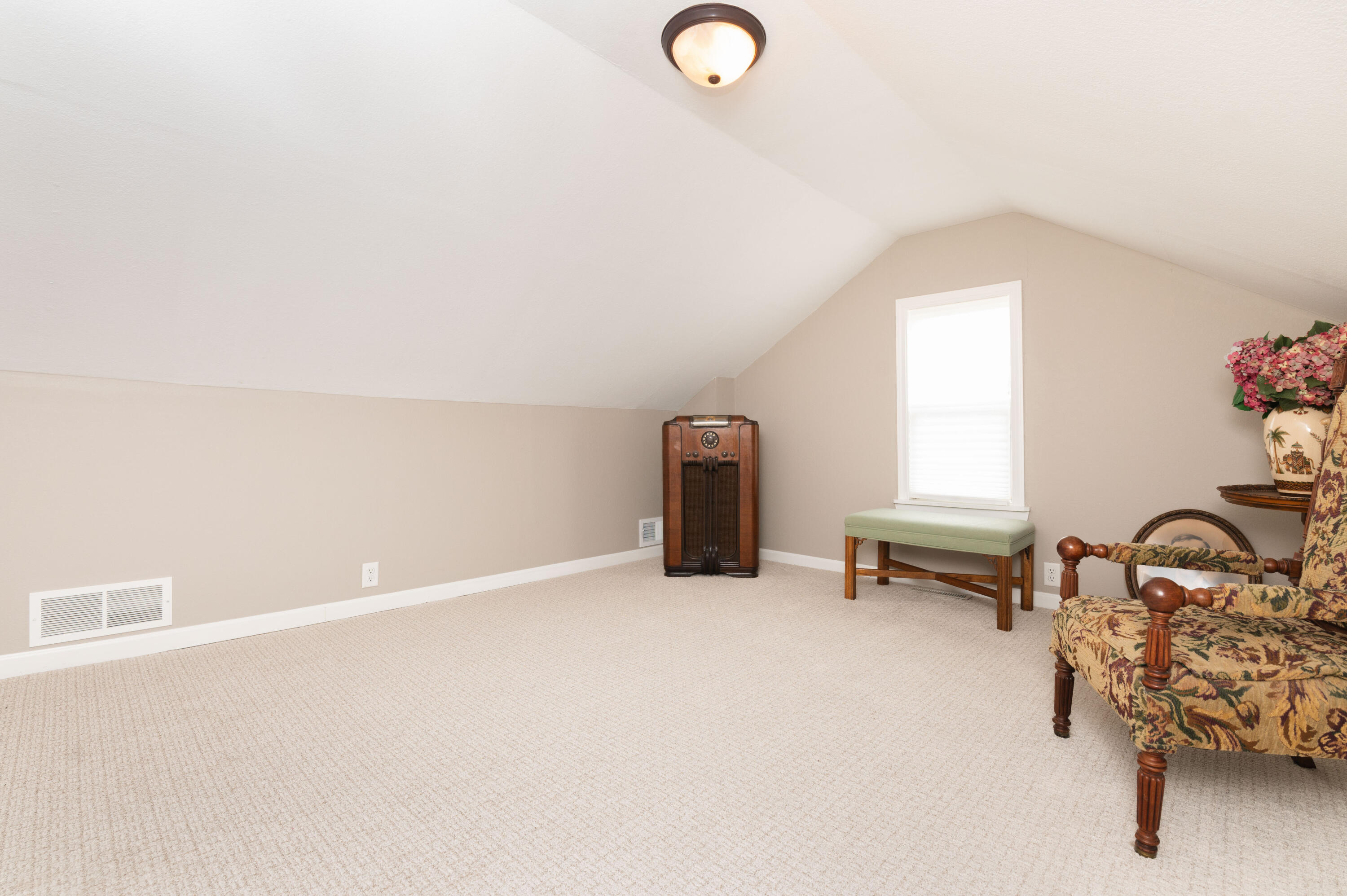 Wisconsin Lake Home for sale (MLS#: 1916145) at N39W27485  Hillside Grove Rd, in Pewaukee, Wisconsin. (24 of 44)