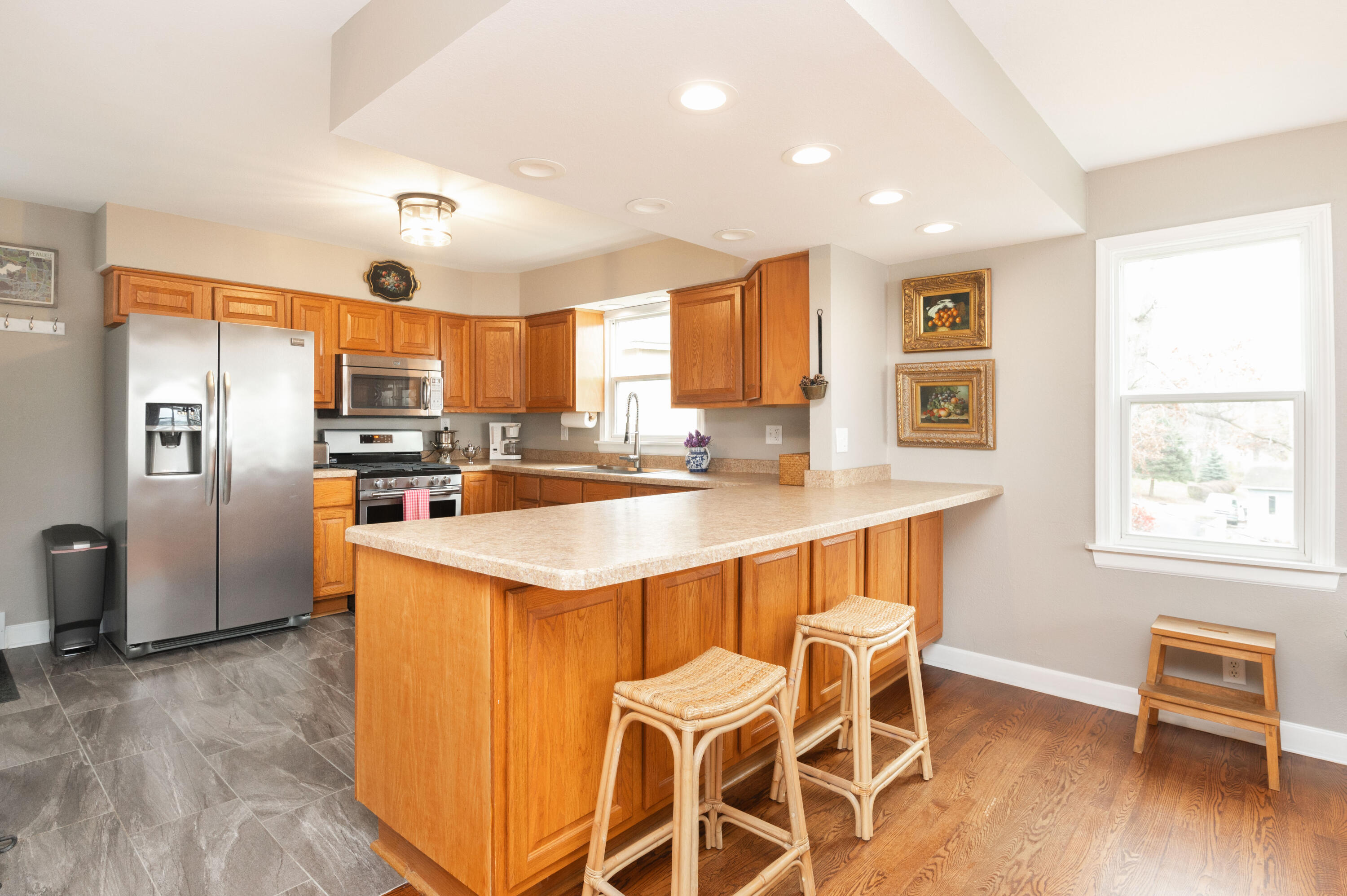 Wisconsin Lake Home for sale (MLS#: 1916145) at N39W27485  Hillside Grove Rd, in Pewaukee, Wisconsin. (4 of 44)