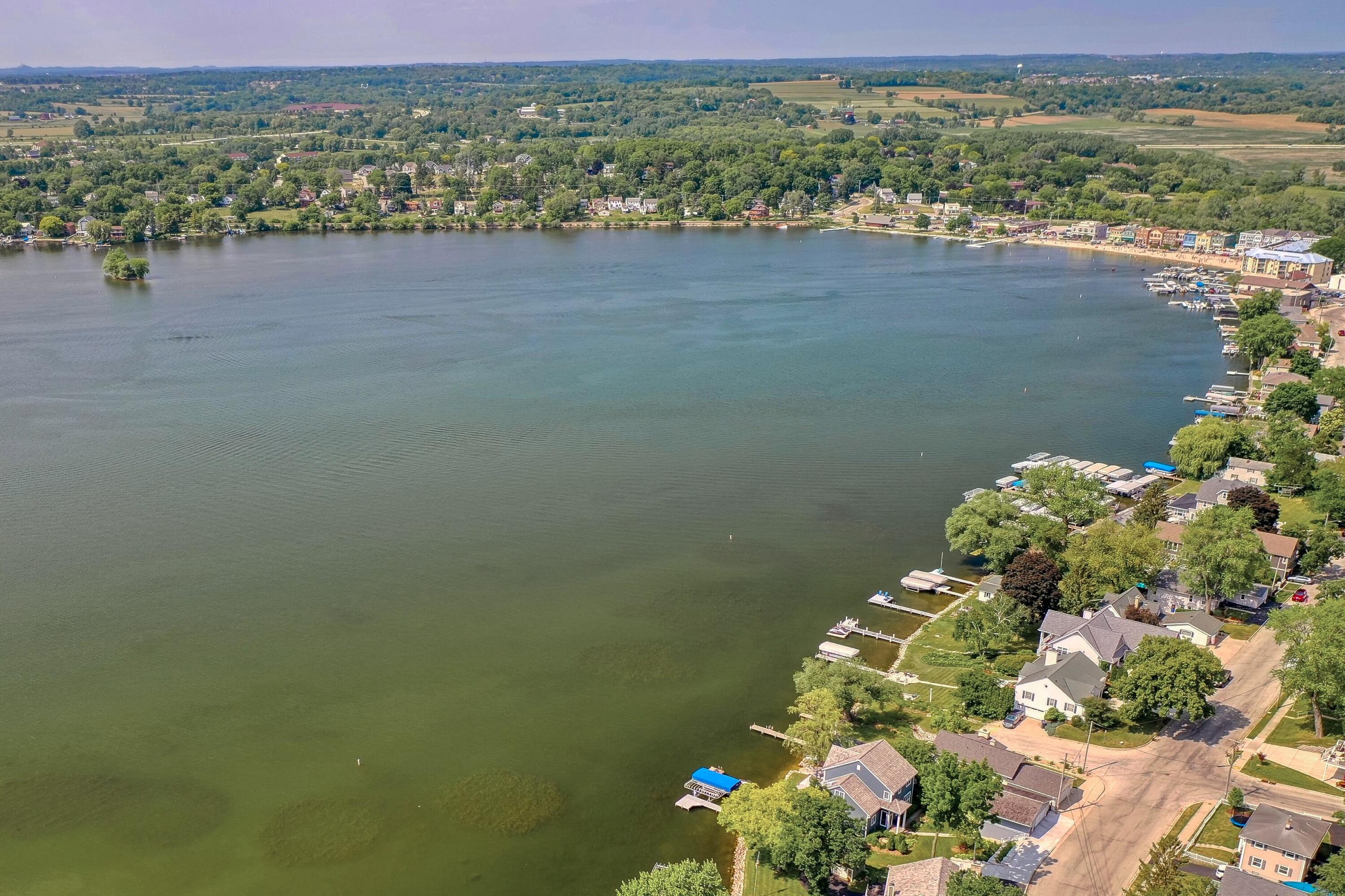Wisconsin Lake Home for sale (MLS#: 1916365) at 477  Park Ave, in Pewaukee, Wisconsin. (11 of 60)