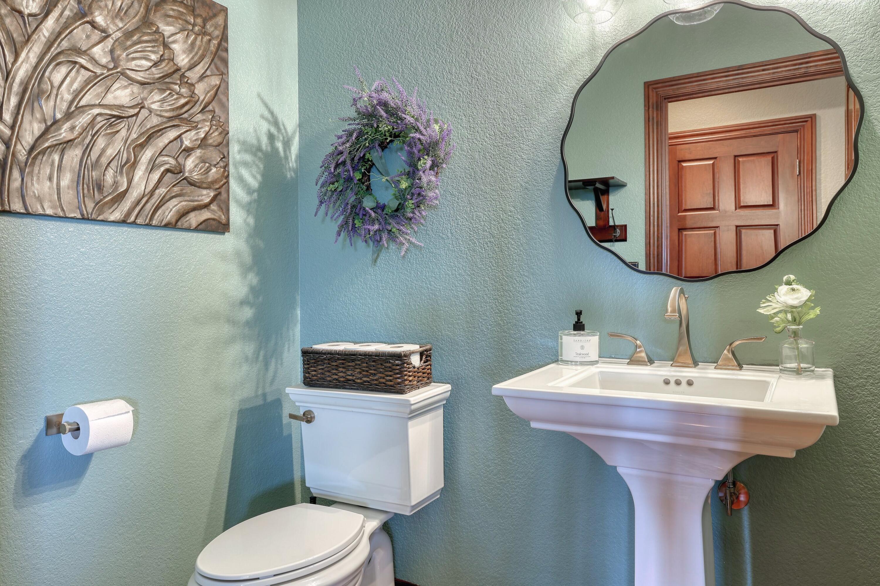 Wisconsin Lake Home for sale (MLS#: 1916365) at 477  Park Ave, in Pewaukee, Wisconsin. (35 of 60)