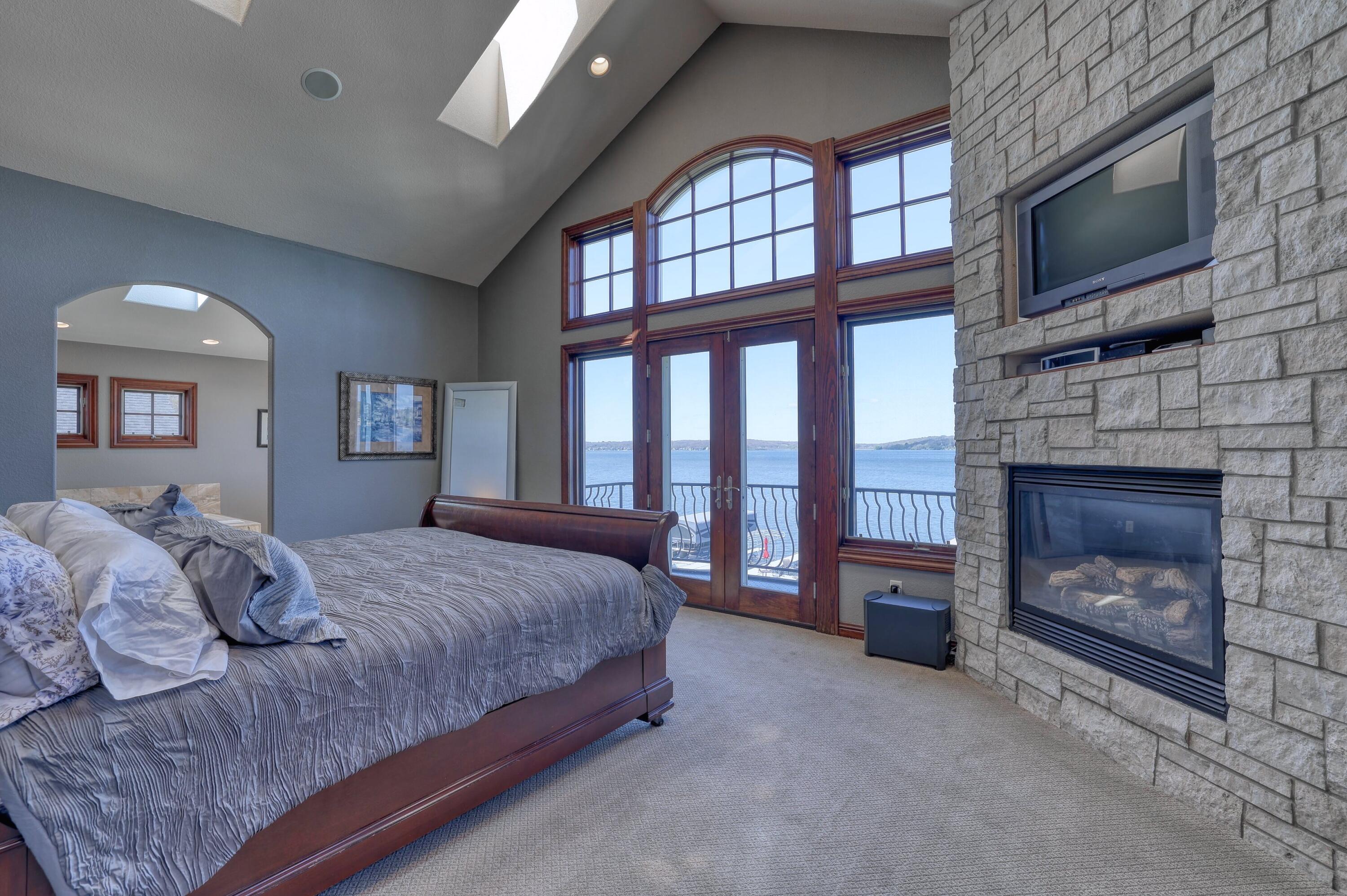 Wisconsin Lake Home for sale (MLS#: 1916365) at 477  Park Ave, in Pewaukee, Wisconsin. (40 of 60)