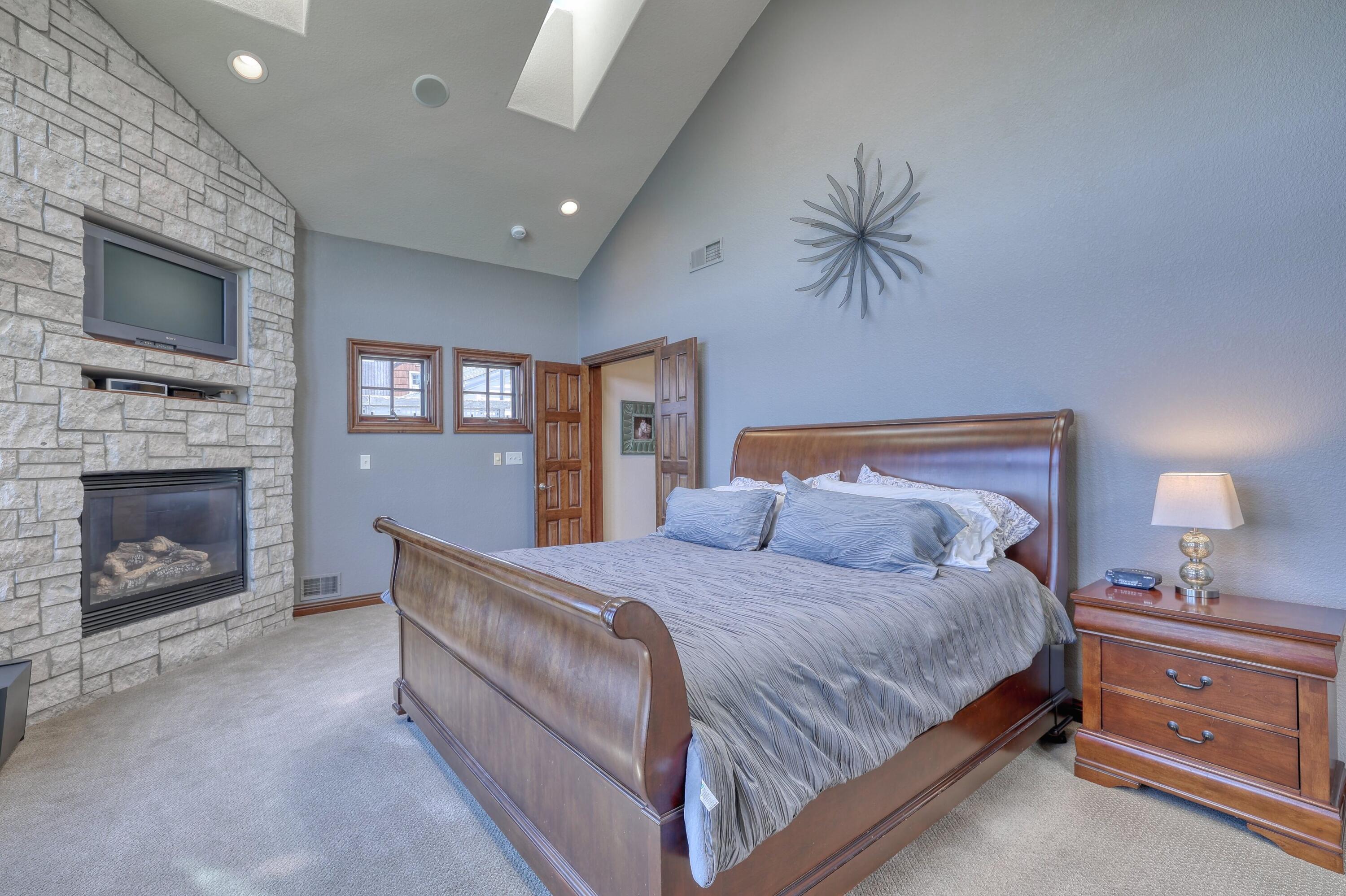 Wisconsin Lake Home for sale (MLS#: 1916365) at 477  Park Ave, in Pewaukee, Wisconsin. (41 of 60)