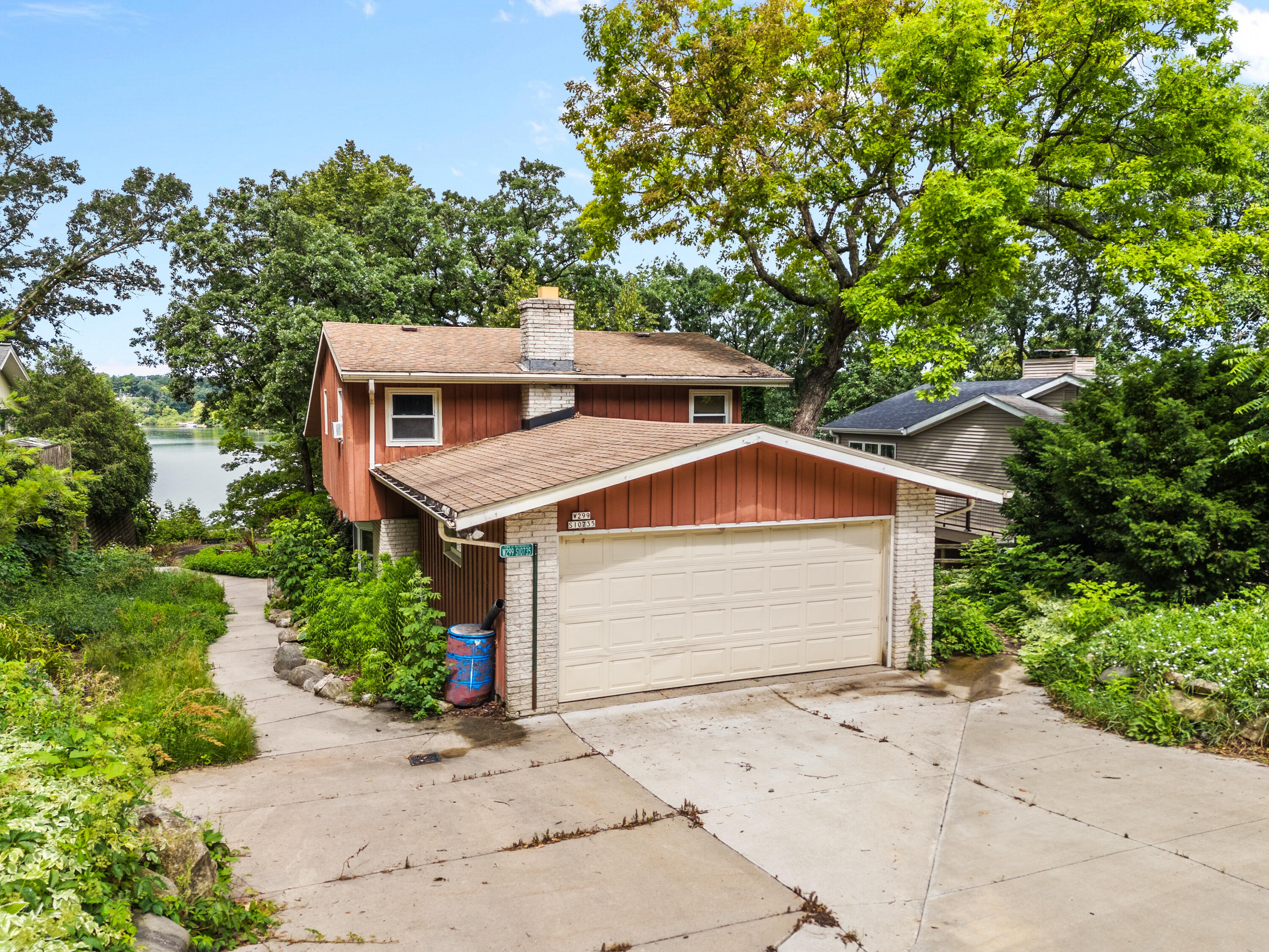 Wisconsin Lake Home for sale (MLS#: 1916411) at W299S10735  Pickering Dr, in Mukwonago, Wisconsin. (19 of 20)