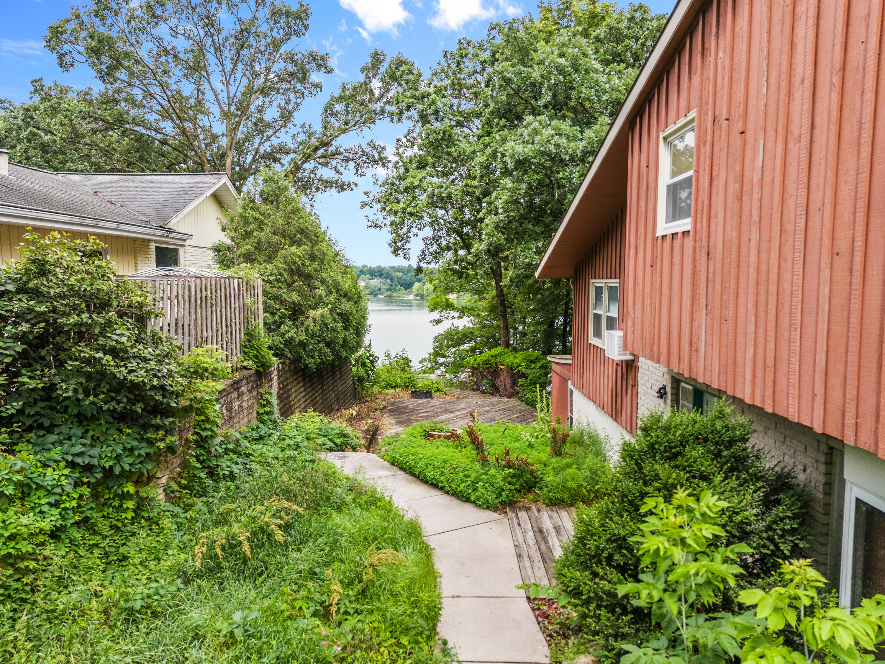Wisconsin Lake Home for sale (MLS#: 1916411) at W299S10735  Pickering Dr, in Mukwonago, Wisconsin. (20 of 20)