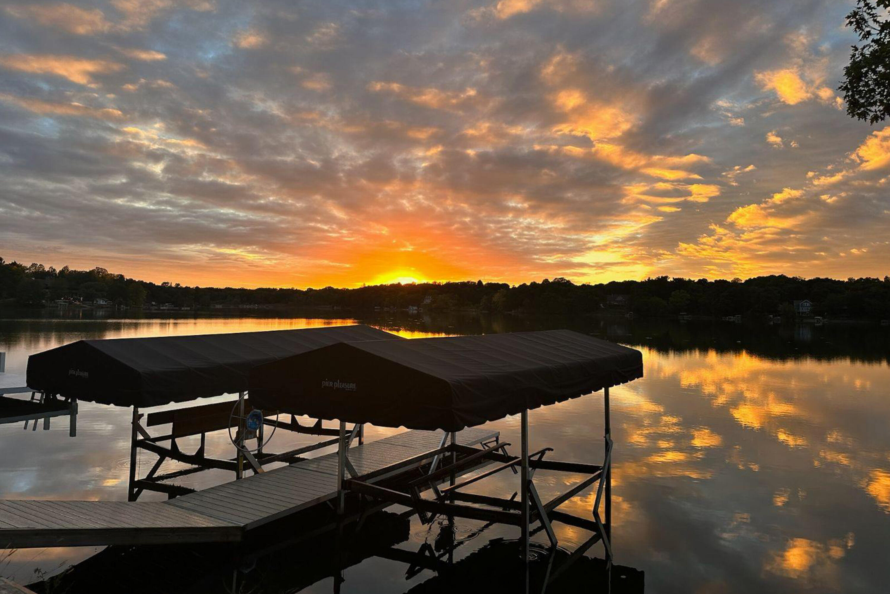 Wisconsin Lake Home for sale (MLS#: 1916411) at W299S10735  Pickering Dr, in Mukwonago, Wisconsin. (5 of 20)