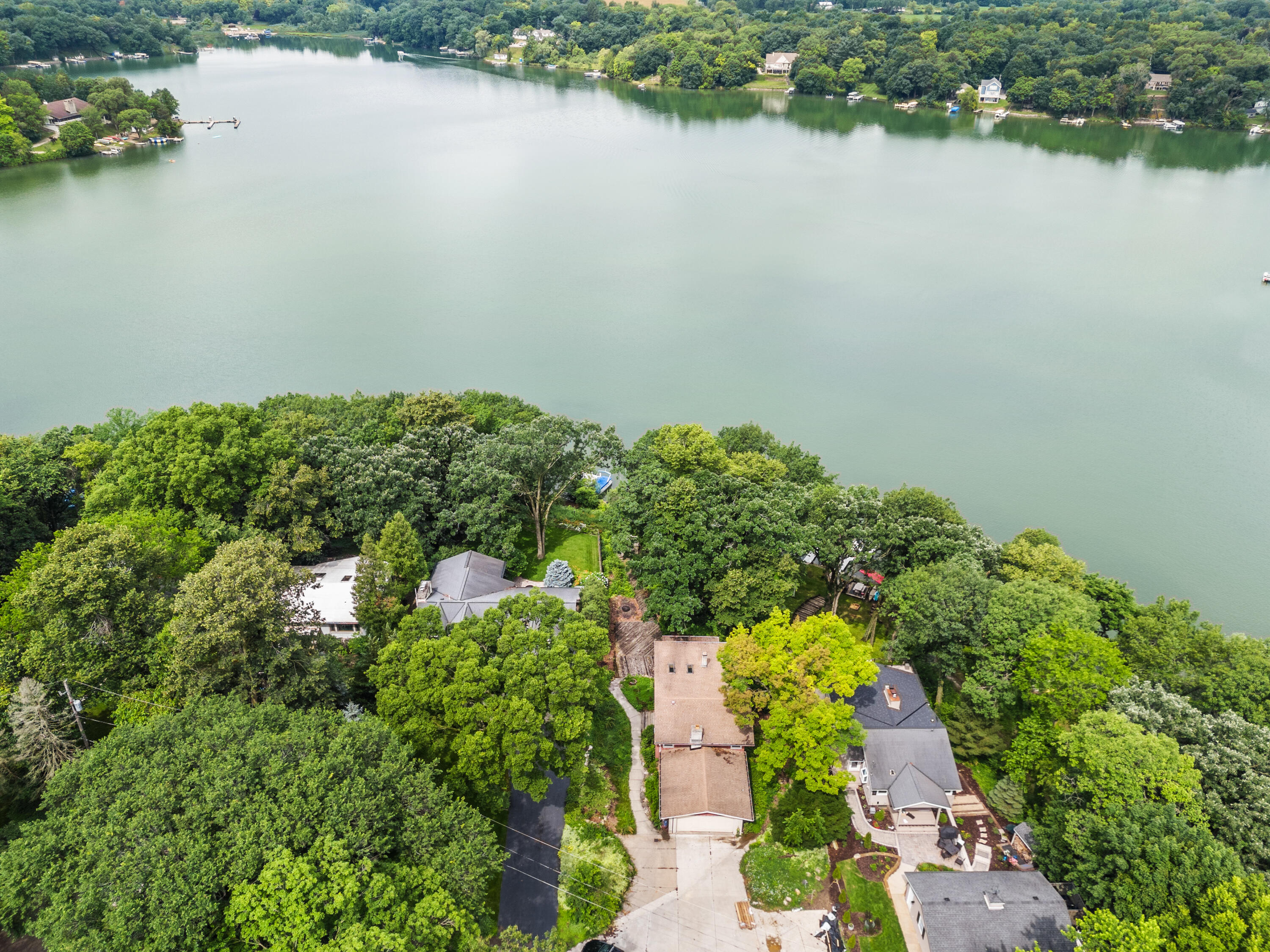 Wisconsin Lake Home for sale (MLS#: 1916411) at W299S10735  Pickering Dr, in Mukwonago, Wisconsin. (10 of 20)