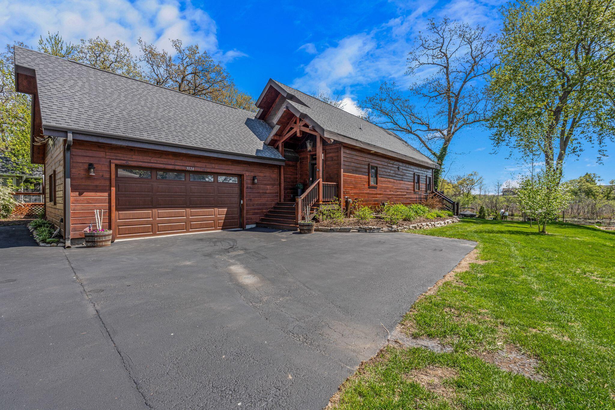 Wisconsin Lake Home for sale (MLS#: 1916433) at 3024  Nagawicka Ave, in Delafield, Wisconsin. (4 of 71)
