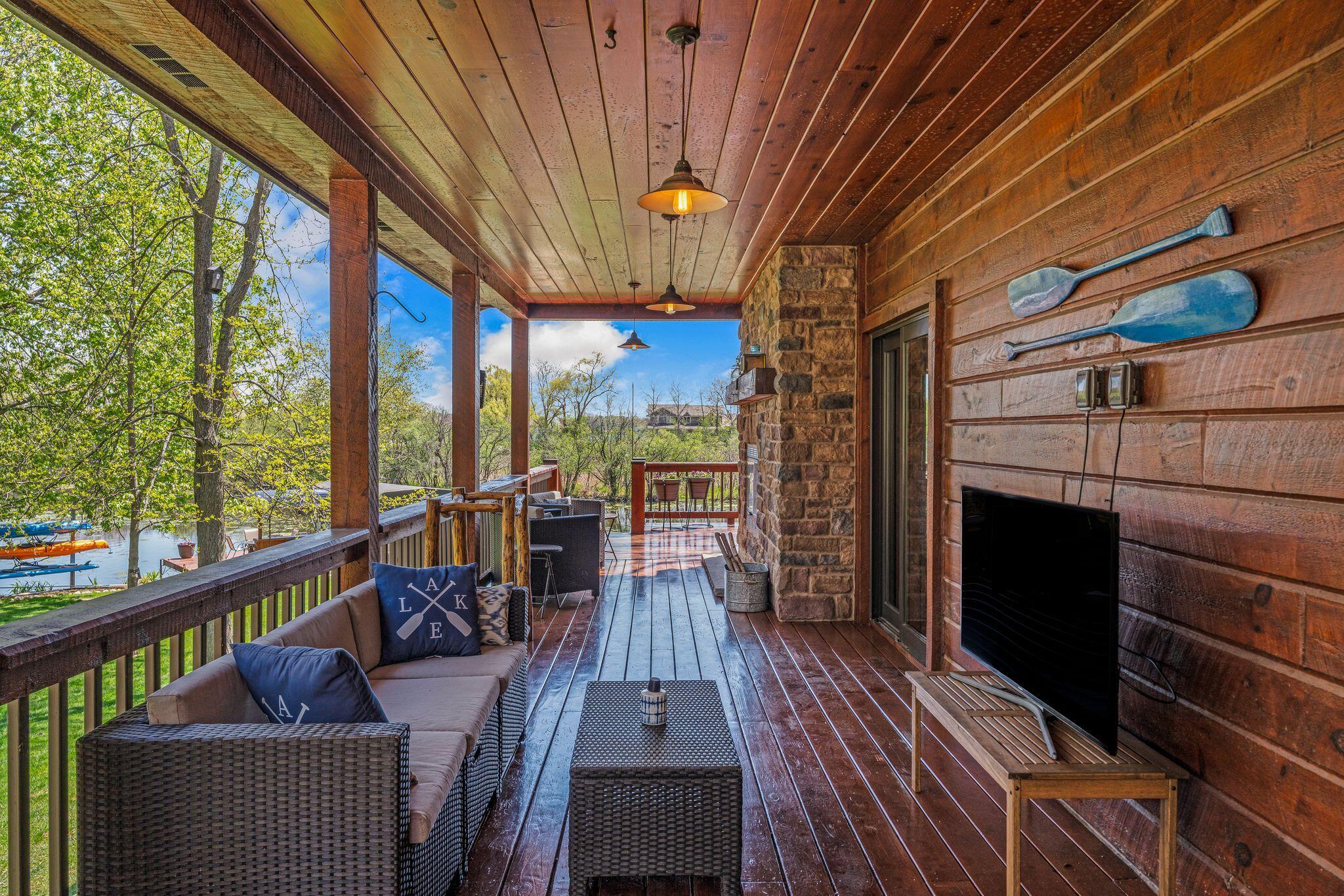 Wisconsin Lake Home for sale (MLS#: 1916433) at 3024  Nagawicka Ave, in Delafield, Wisconsin. (5 of 71)