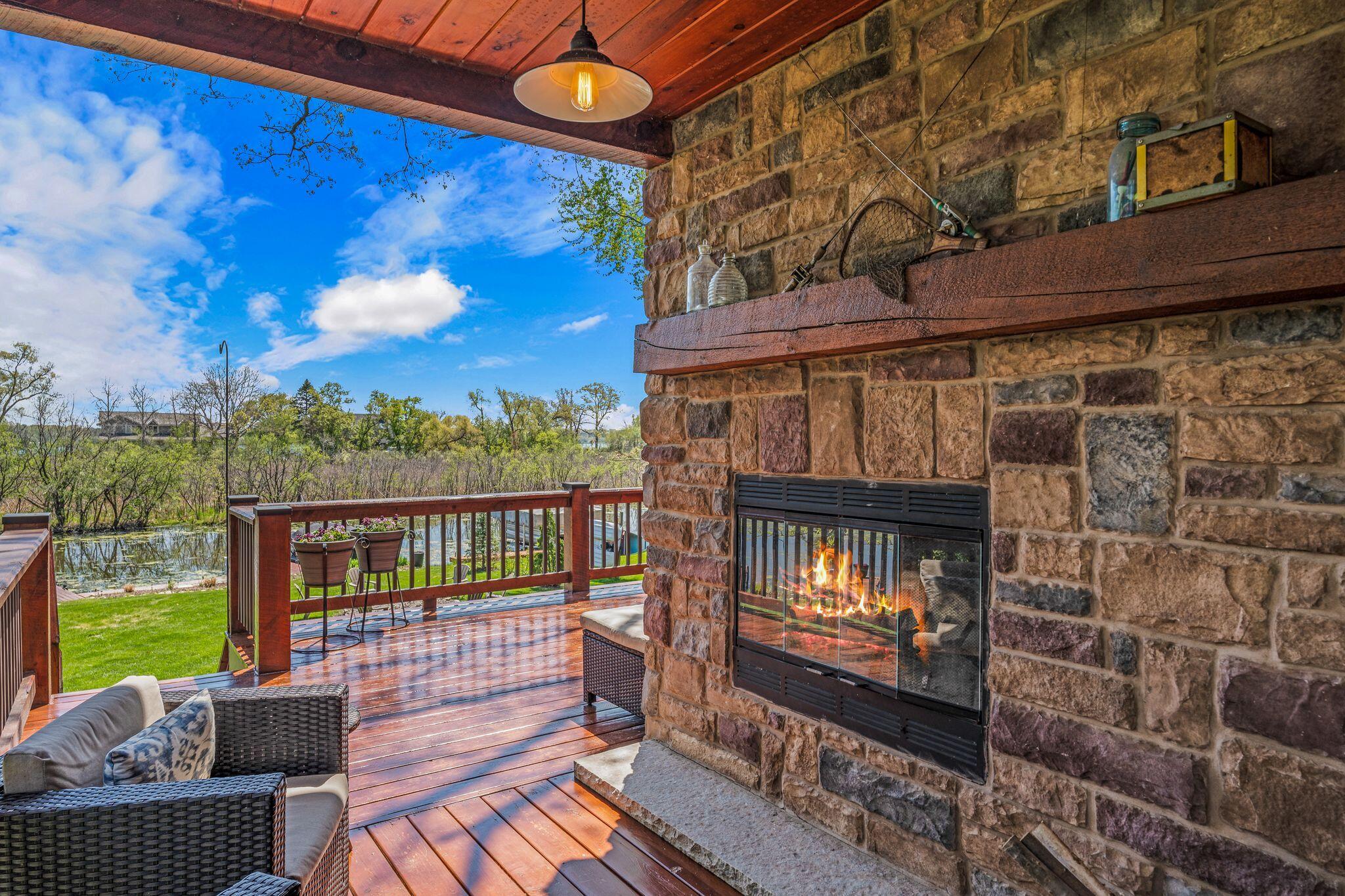 Wisconsin Lake Home for sale (MLS#: 1916433) at 3024  Nagawicka Ave, in Delafield, Wisconsin. (6 of 71)