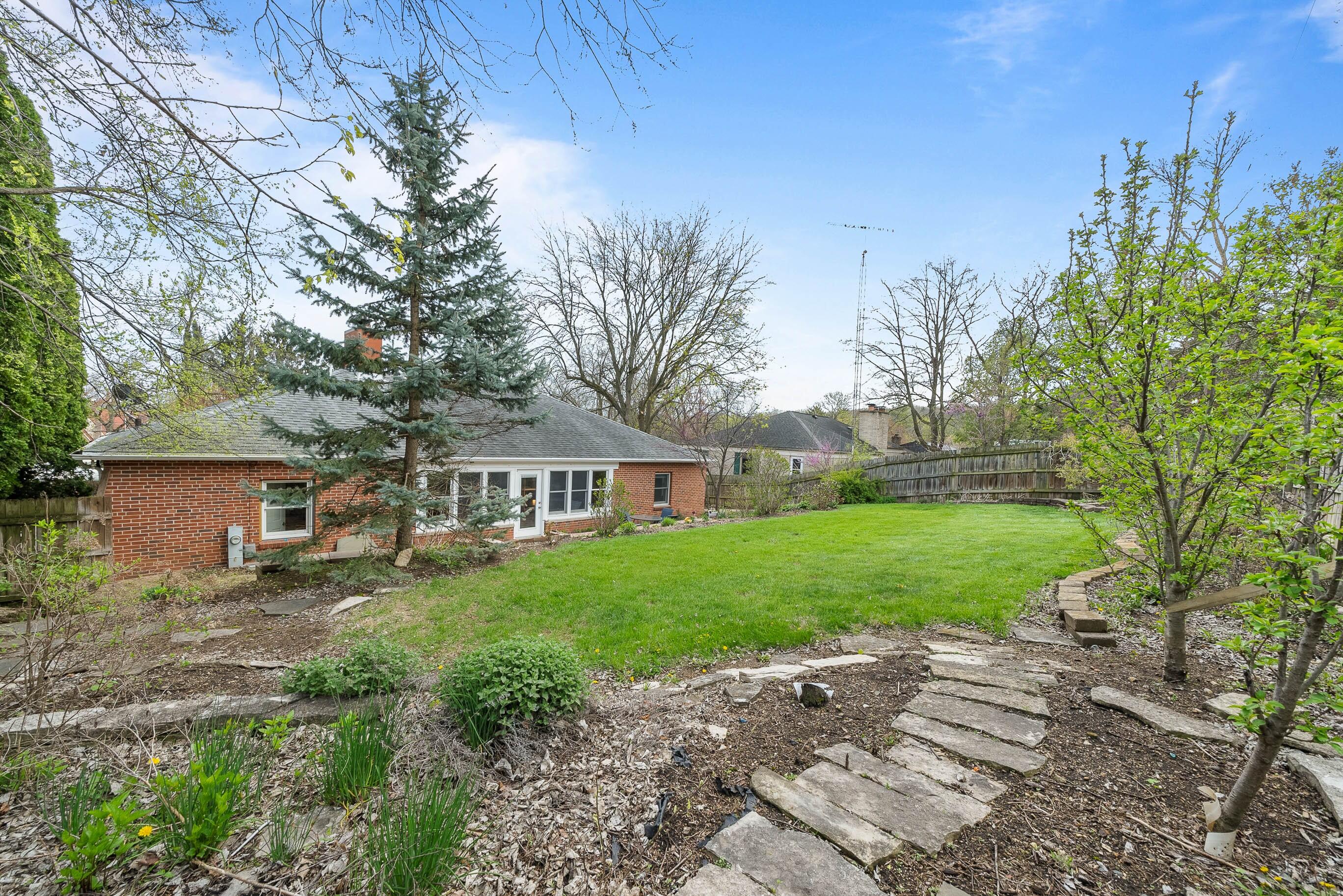 Wisconsin Lake Home for sale (MLS#: 1916575) at 1553  Orchard Ln, in Lake Geneva, Wisconsin. (39 of 51)