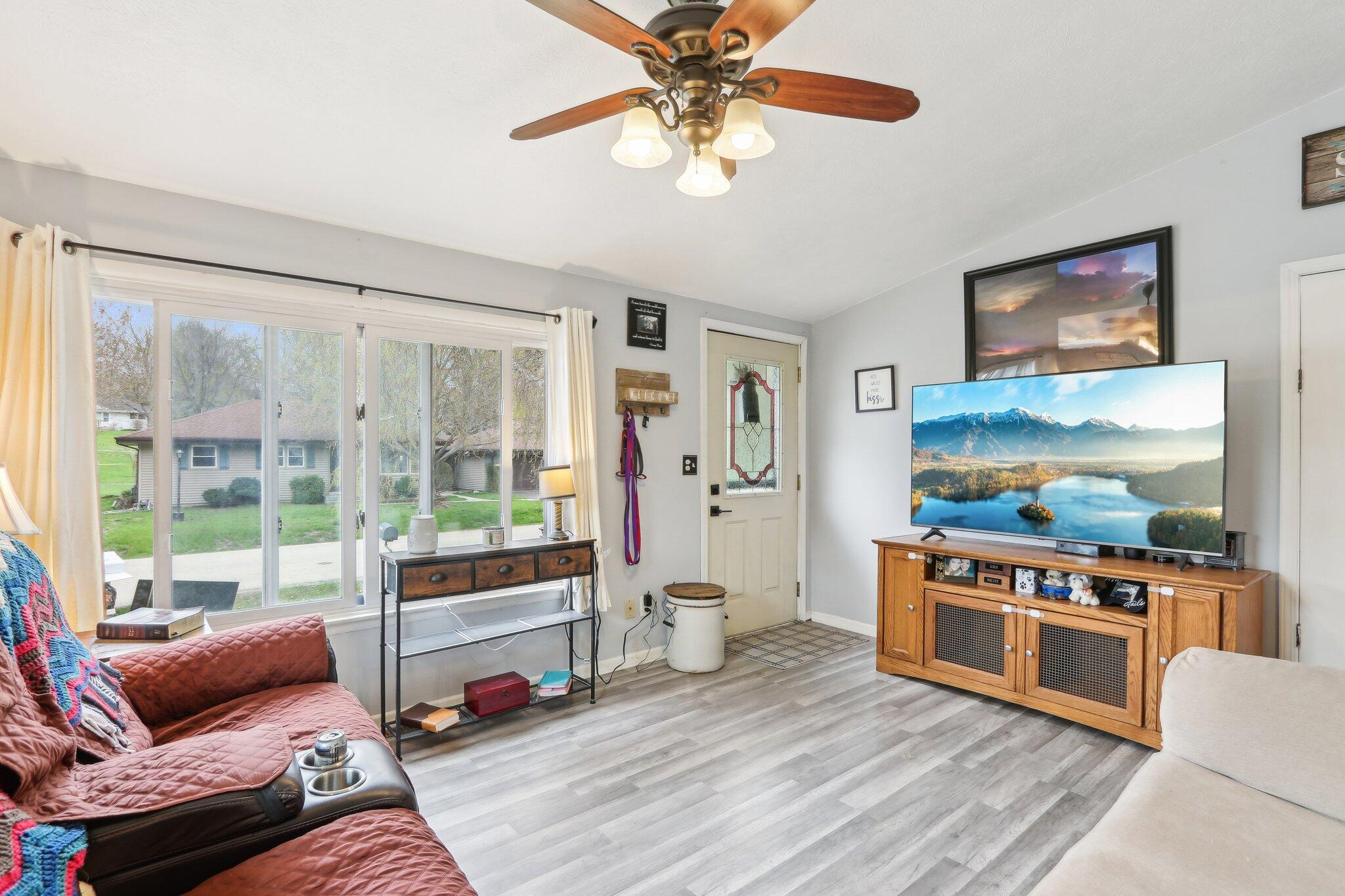 Wisconsin Lake Home for sale (MLS#: 1916697) at 30225  Sumac Dr, in Burlington, Wisconsin. (4 of 65)