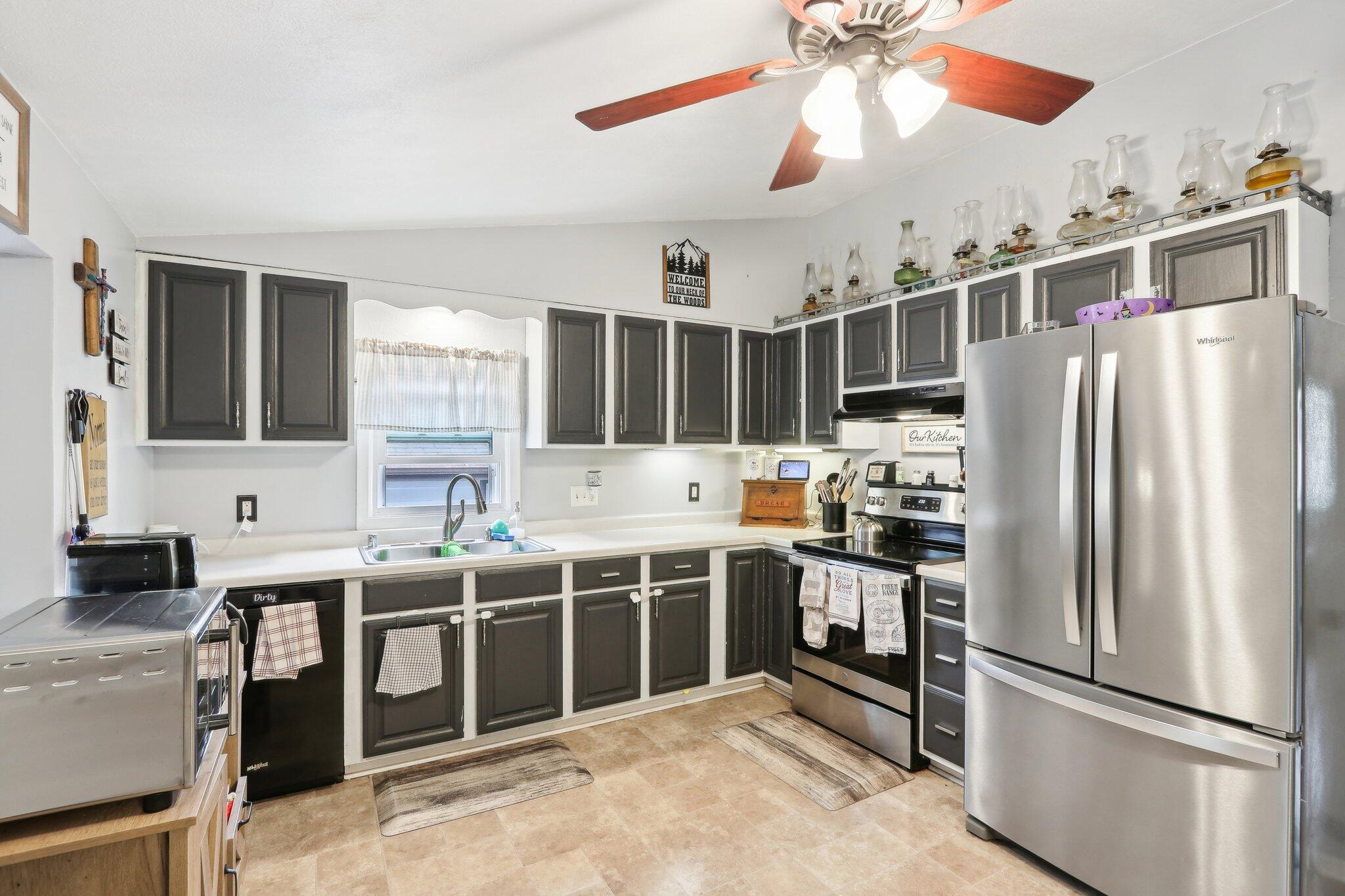 Wisconsin Lake Home for sale (MLS#: 1916697) at 30225  Sumac Dr, in Burlington, Wisconsin. (8 of 65)