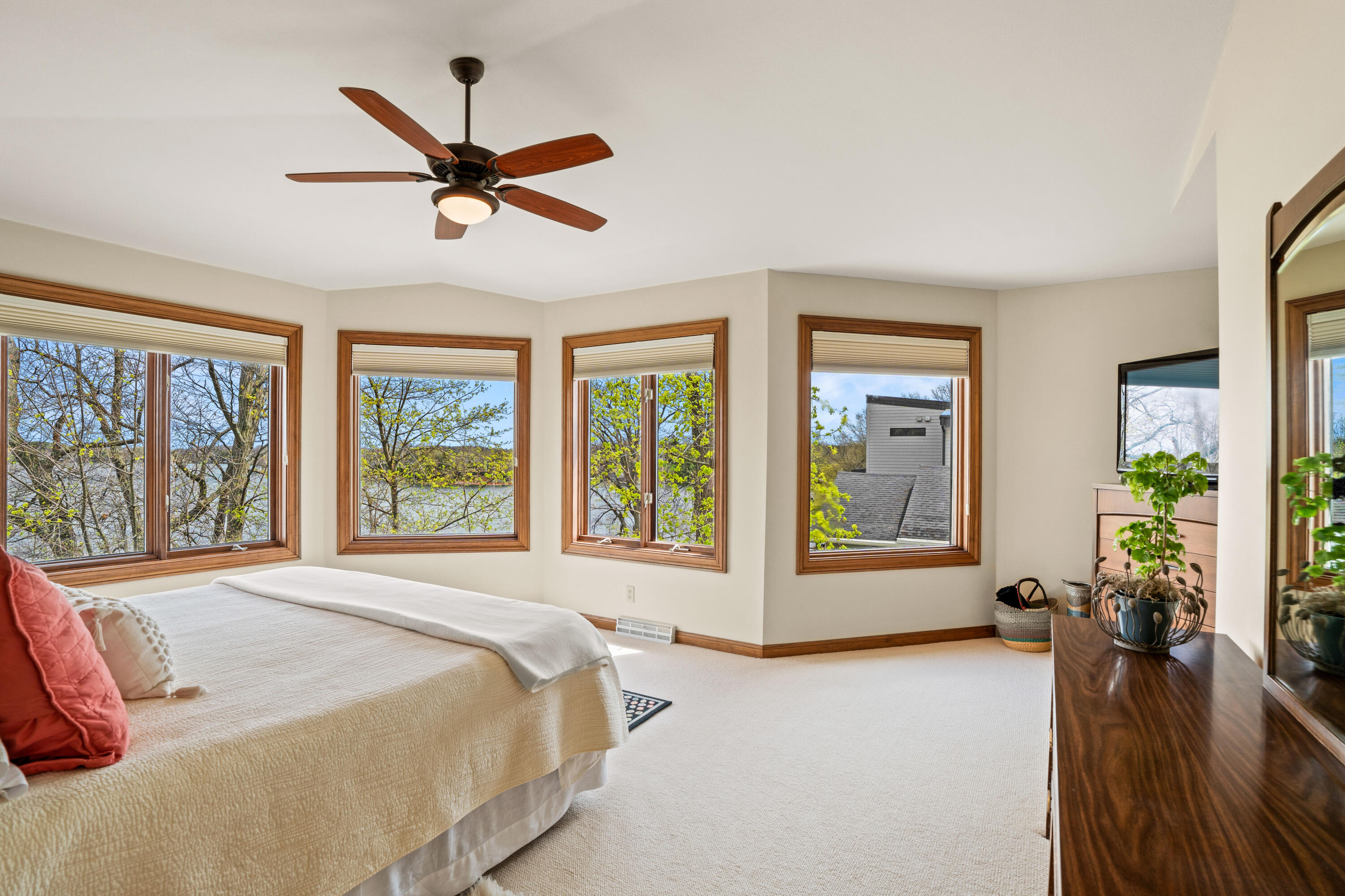 Wisconsin Lake Home for sale (MLS#: 1916939) at W290N8220  Florencetta Hts, in Merton, Wisconsin. (34 of 70)