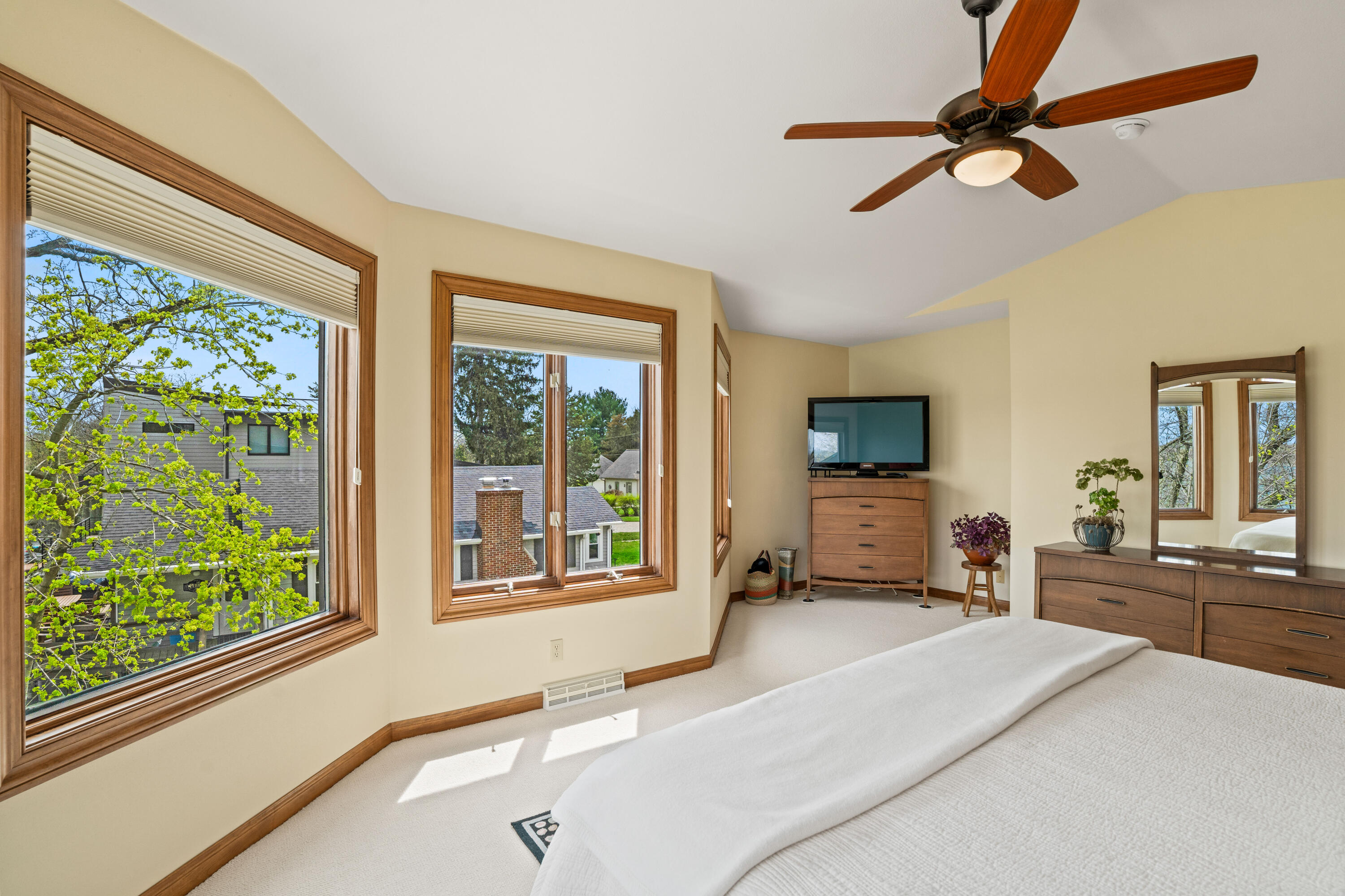 Wisconsin Lake Home for sale (MLS#: 1916939) at W290N8220  Florencetta Hts, in Merton, Wisconsin. (35 of 70)