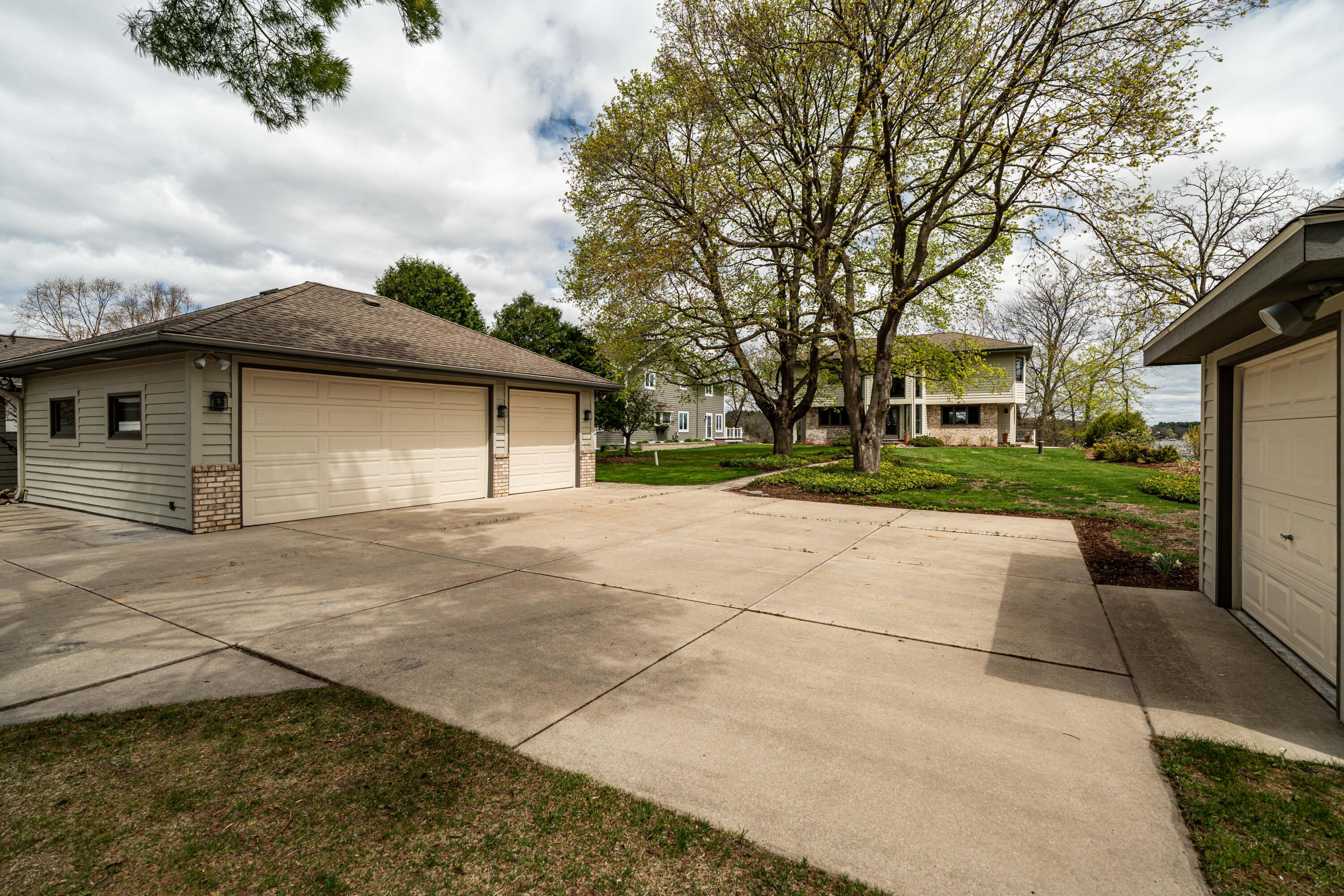 Wisconsin Lake Home for sale (MLS#: 1916939) at W290N8220  Florencetta Hts, in Merton, Wisconsin. (67 of 70)