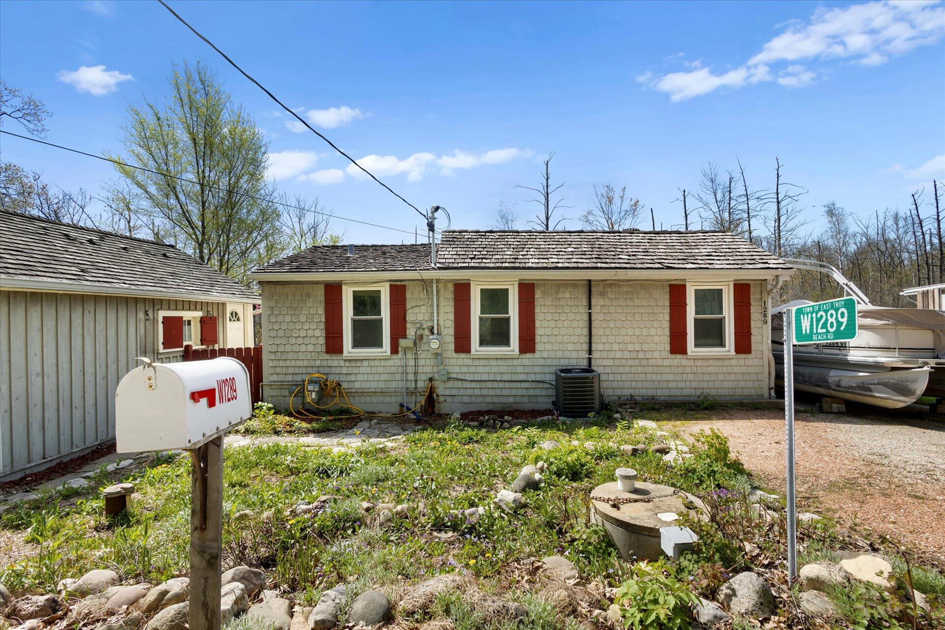 Wisconsin Lake Home for sale (MLS#: 1917046) at W1289  Beach Rd, in East Troy, Wisconsin. (19 of 22)