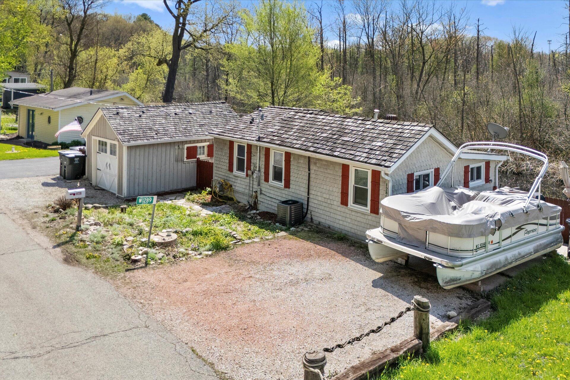 Wisconsin Lake Home for sale (MLS#: 1917046) at W1289  Beach Rd, in East Troy, Wisconsin. (3 of 22)